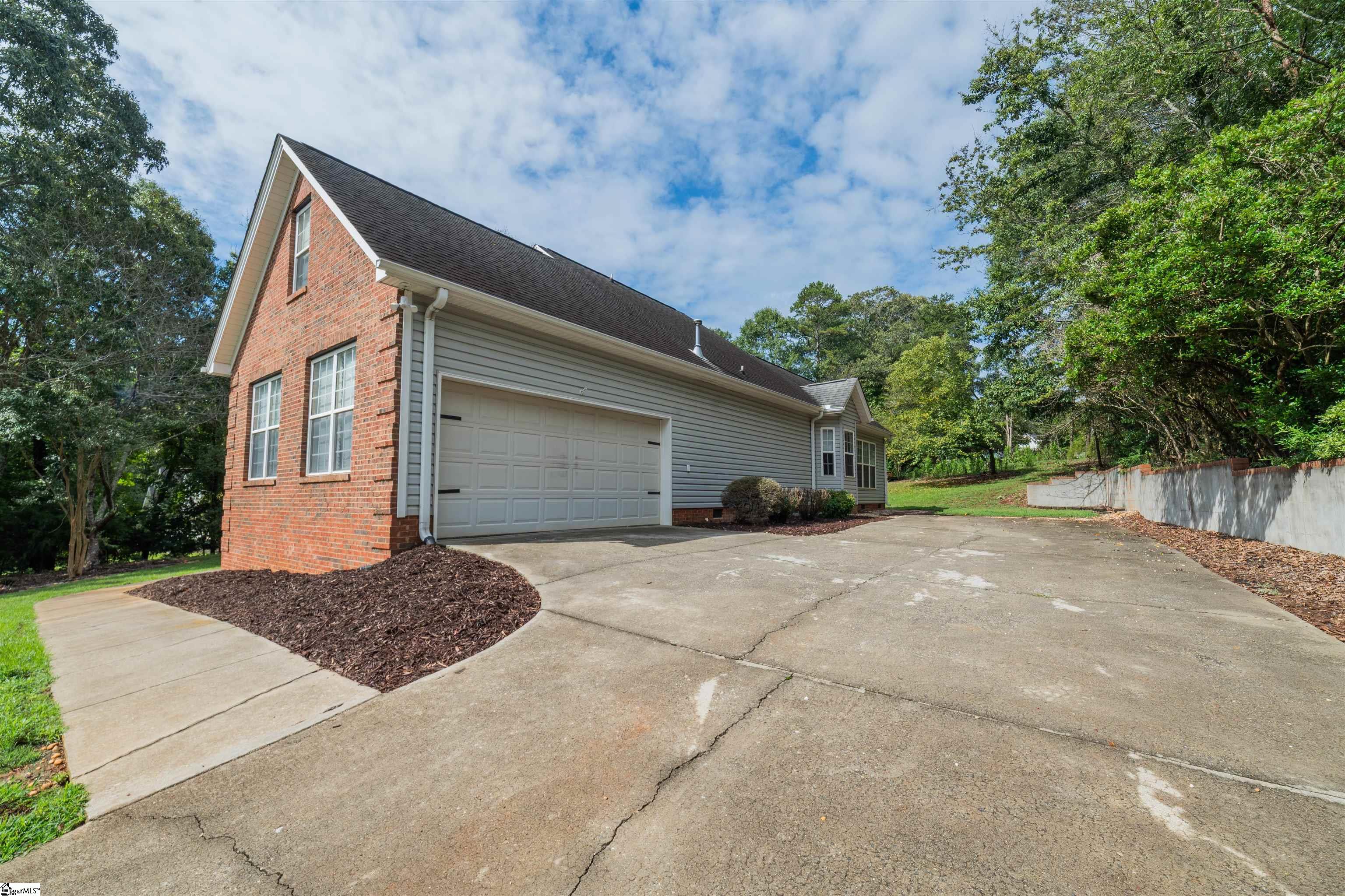 200 Holly Chase Drive Piedmont, SC 29673