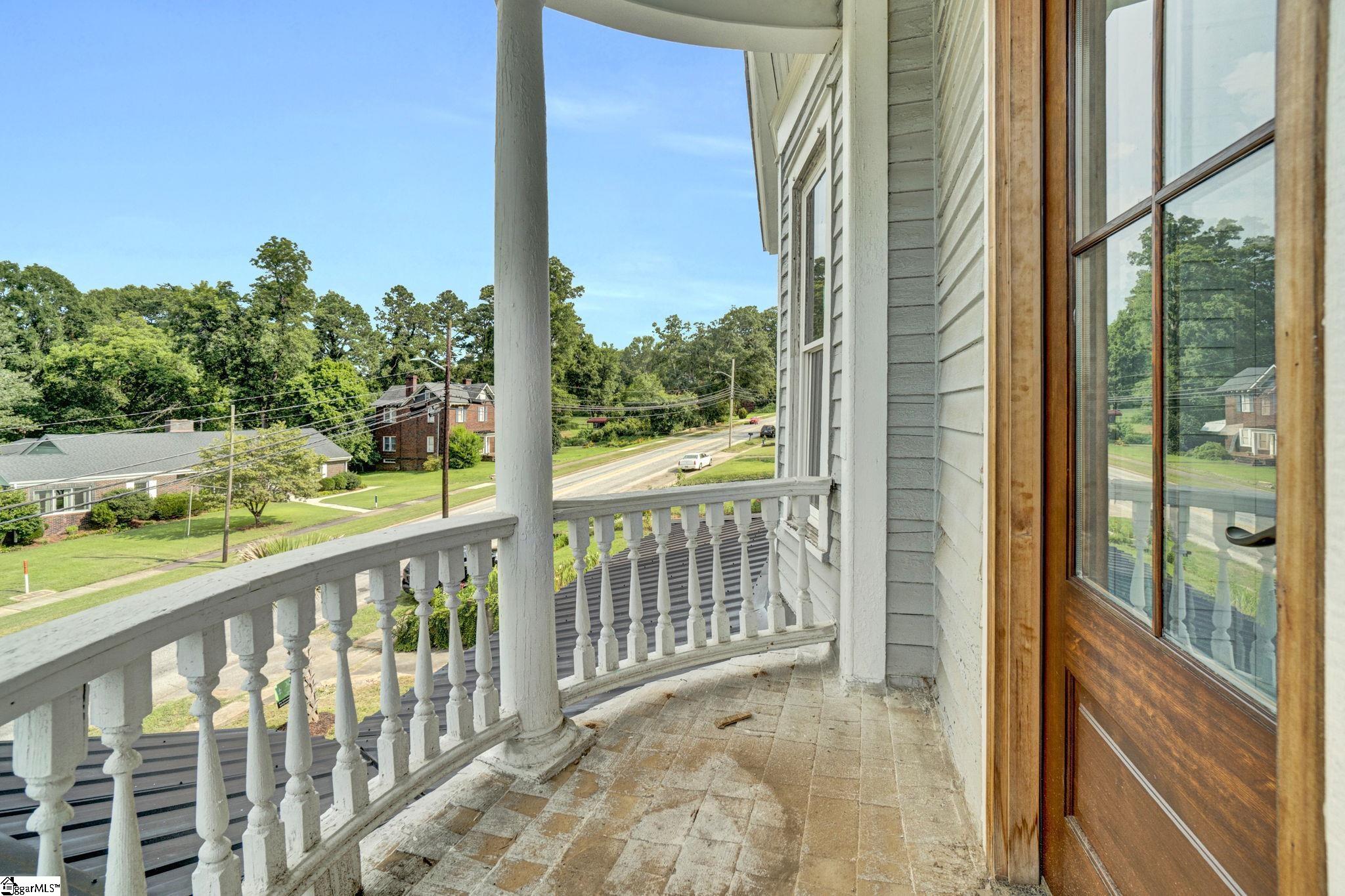 522 S Harper Street Laurens, SC 29360