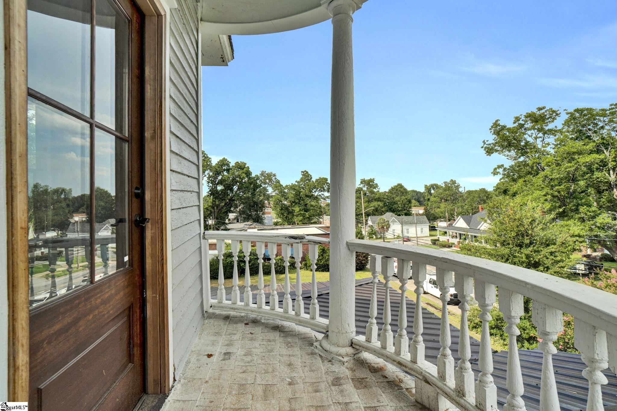 522 S Harper Street Laurens, SC 29360