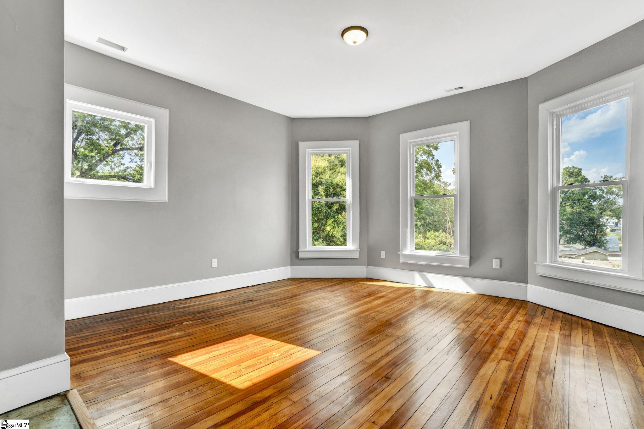 522 S Harper Street Laurens, SC 29360