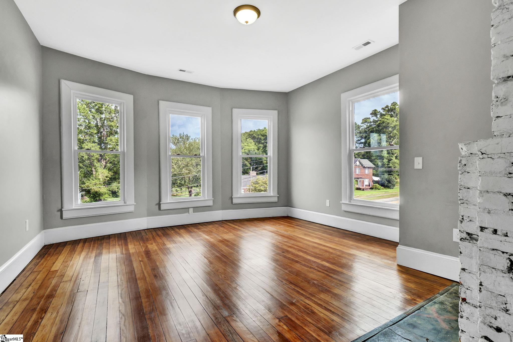 522 S Harper Street Laurens, SC 29360