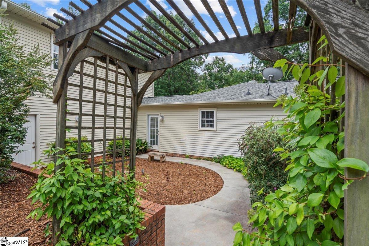20 Rocky Creek Lane Greenville, SC 29615