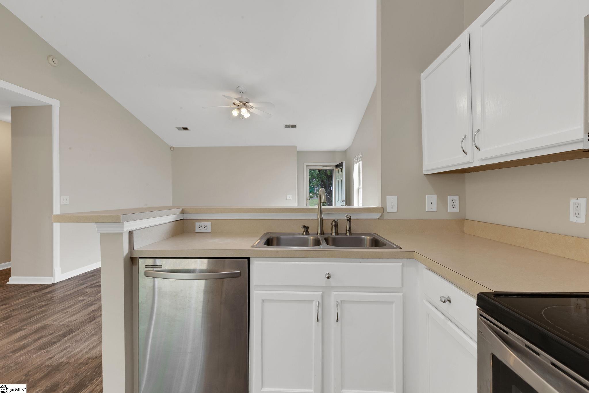 15 Hawkesbury Road Simpsonville, SC 29681