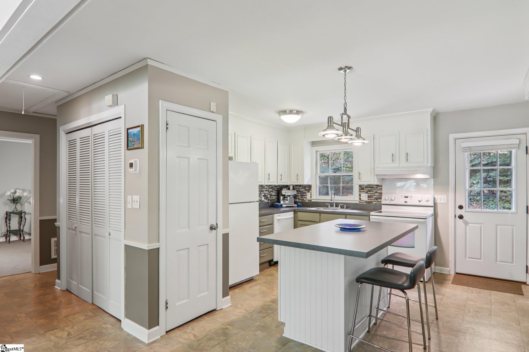 1 Heritage Court Greenville, SC 29615