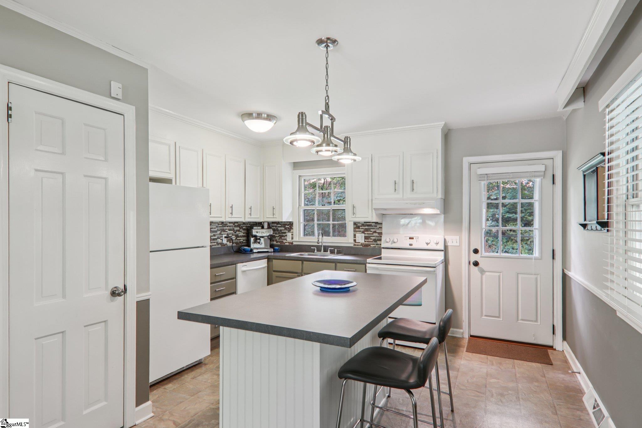 1 Heritage Court Greenville, SC 29615