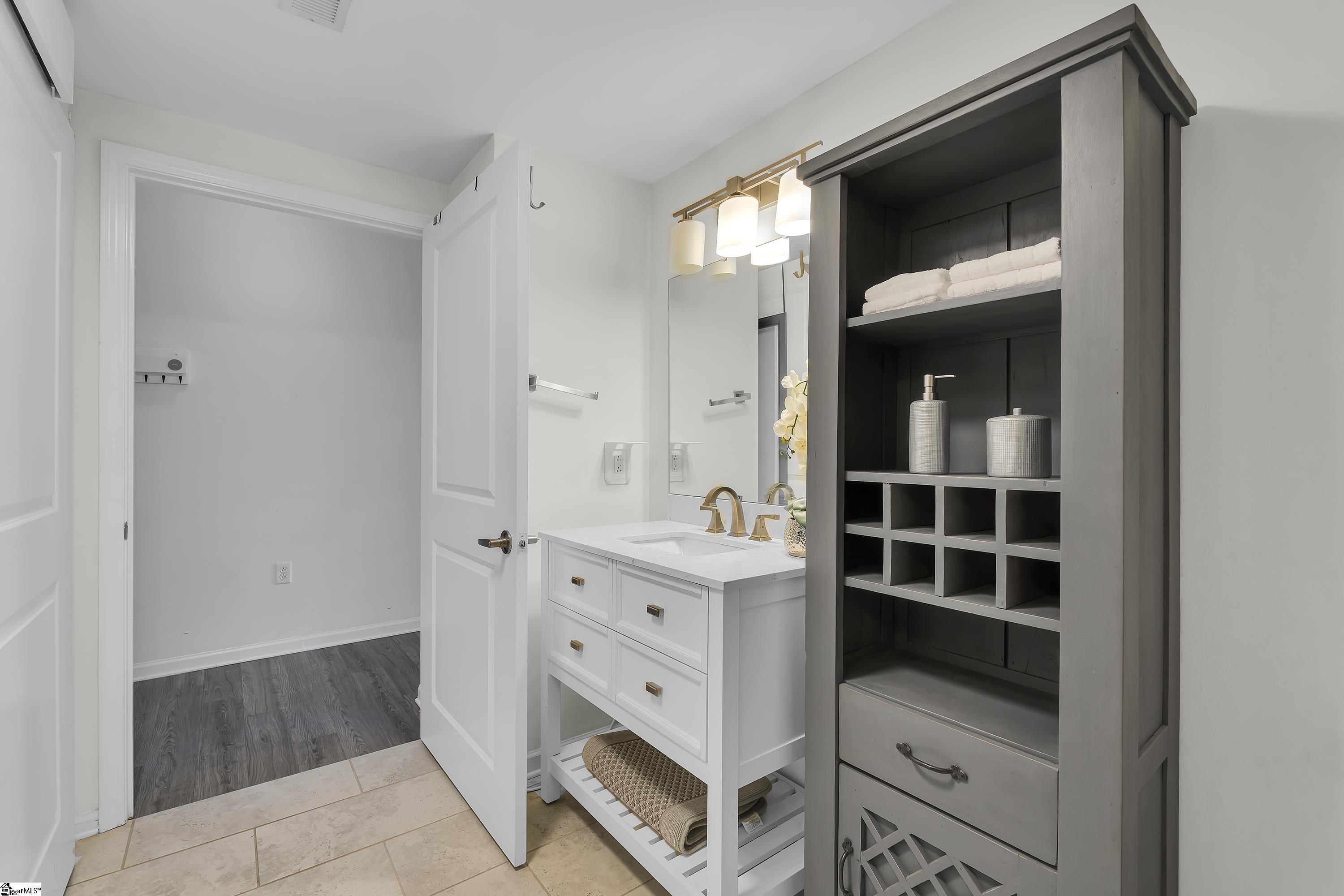 100 E Washington Street UNIT Unit 65 Greenville, SC 29601