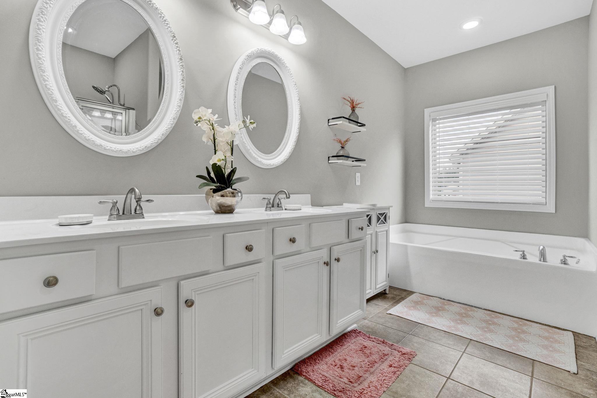 332 Heritage Point Drive Simpsonville, SC 29681