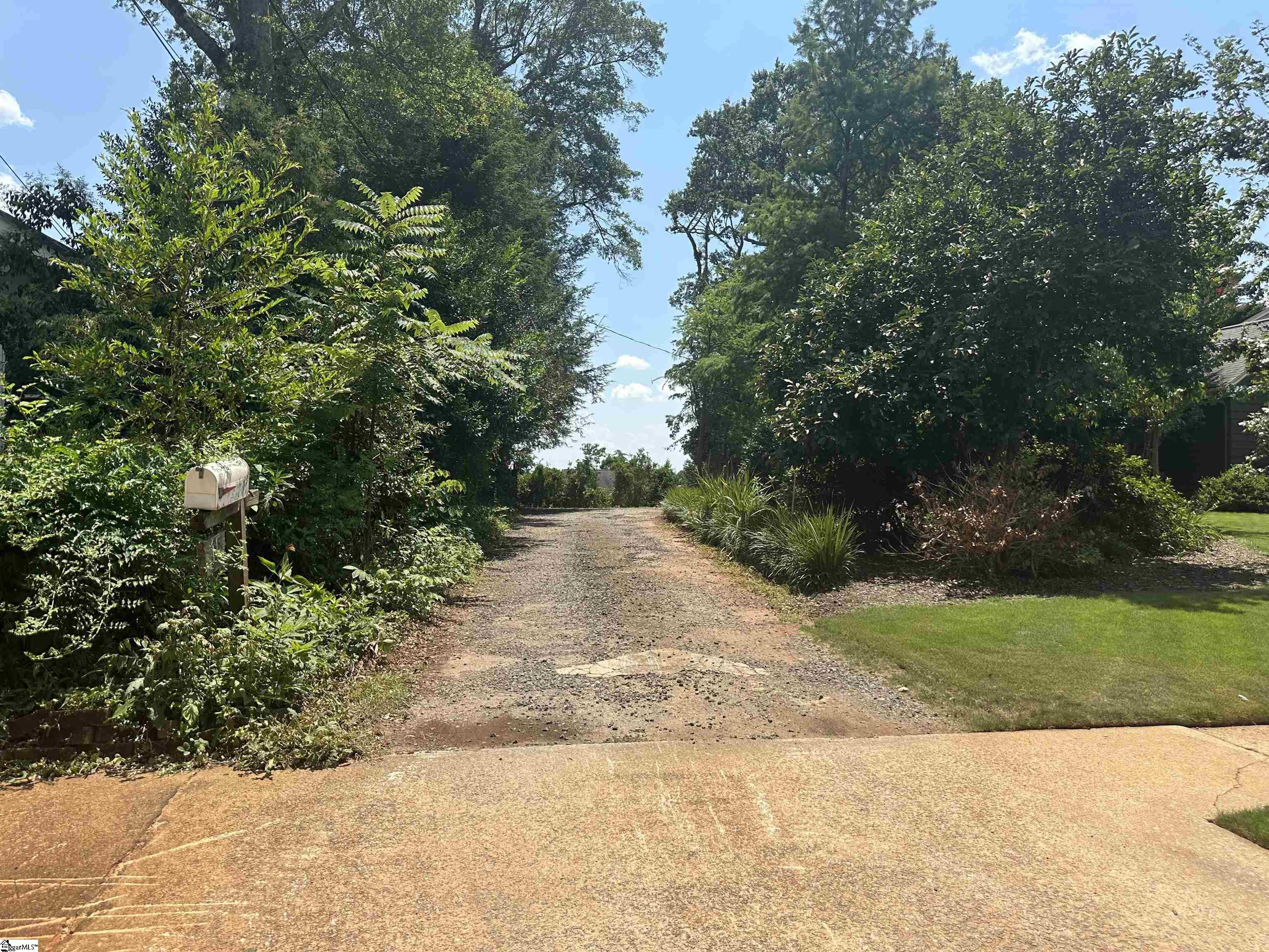 15 W Hillcrest Drive Greenville, SC 29609