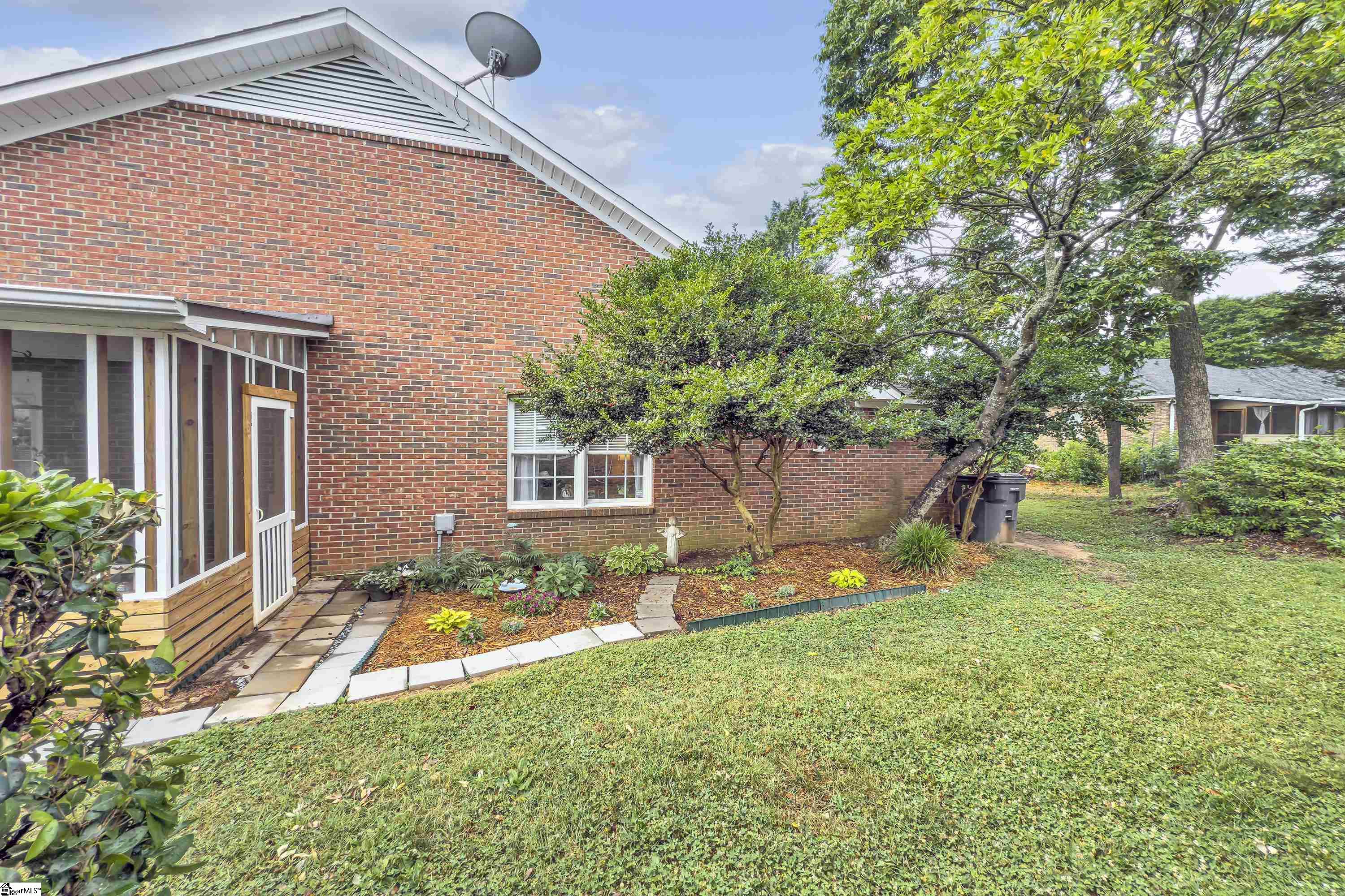 360 W Pointe Drive Spartanburg, SC 29301