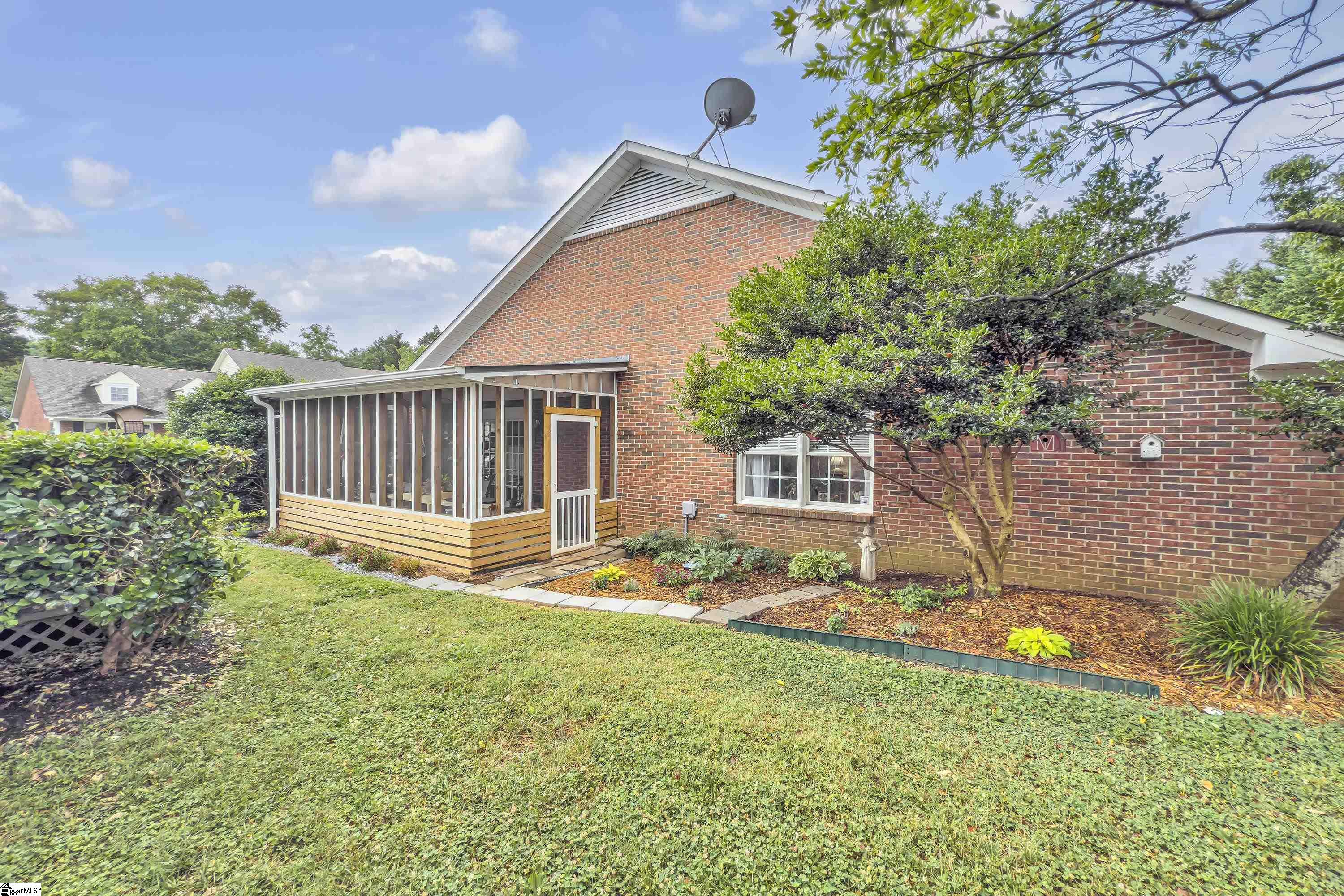 360 W Pointe Drive Spartanburg, SC 29301