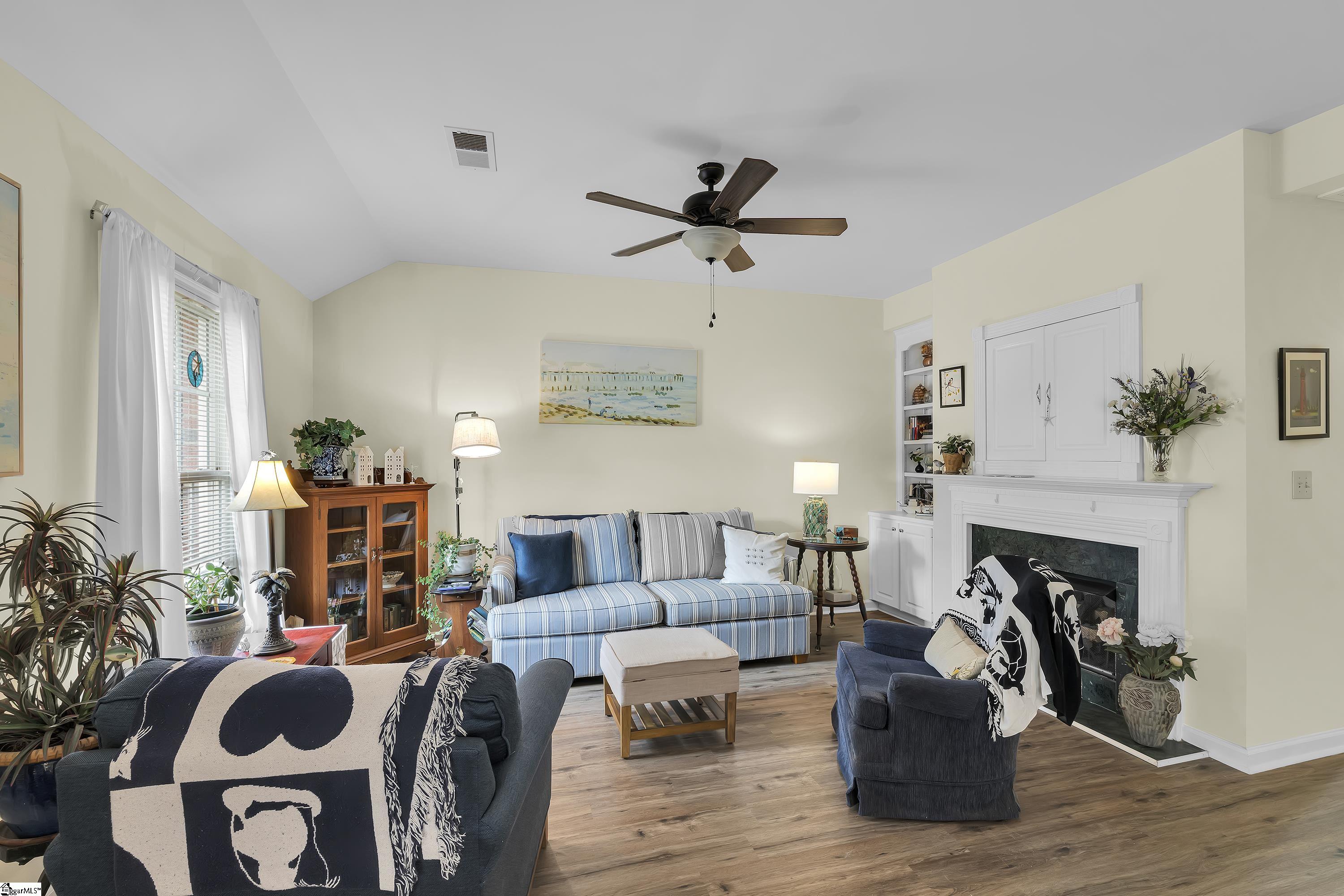 360 W Pointe Drive Spartanburg, SC 29301