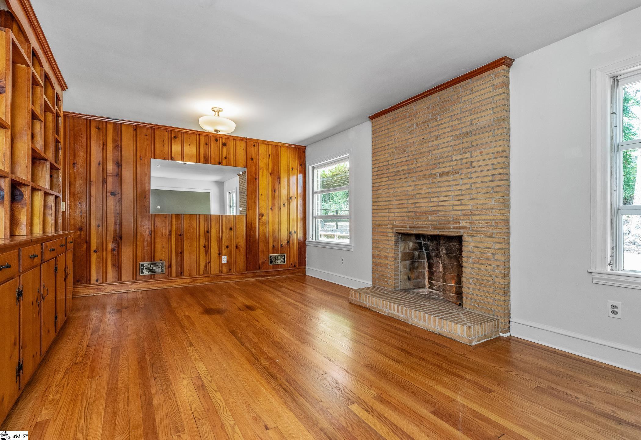 107 Shady Lane Greenville, SC 29615-2631