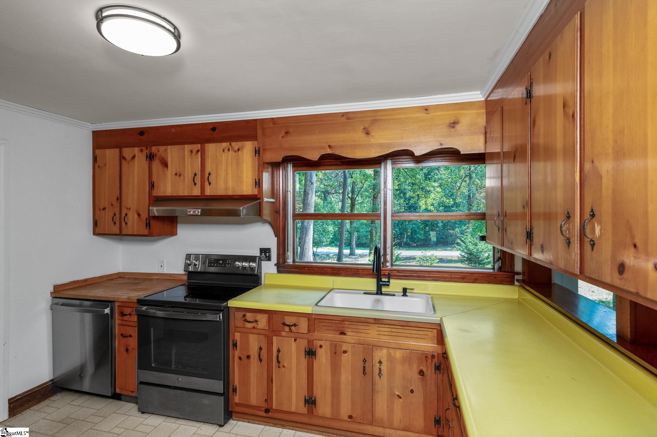 107 Shady Lane Greenville, SC 29615-2631