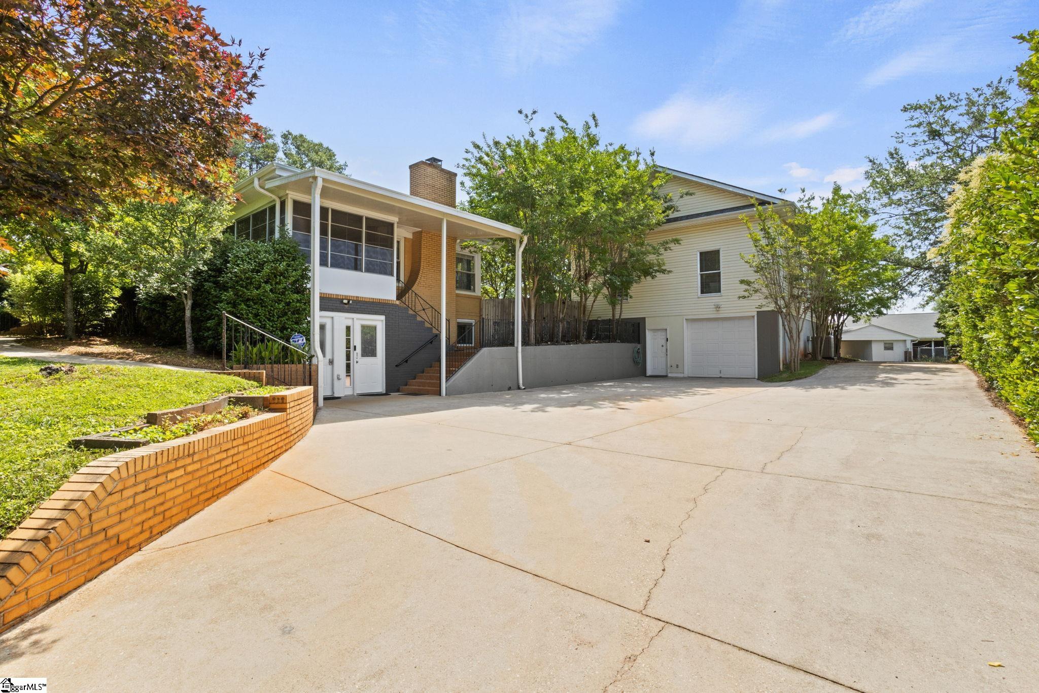 122 Bradley Boulevard Greenville, SC 20609