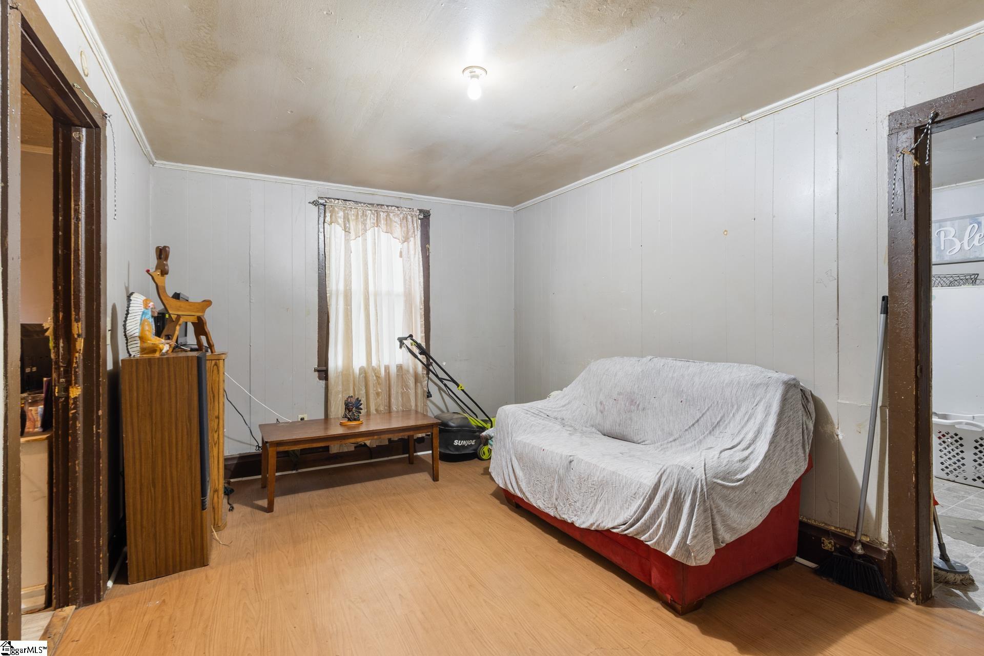 103 N Bell Street Clinton, SC 29325