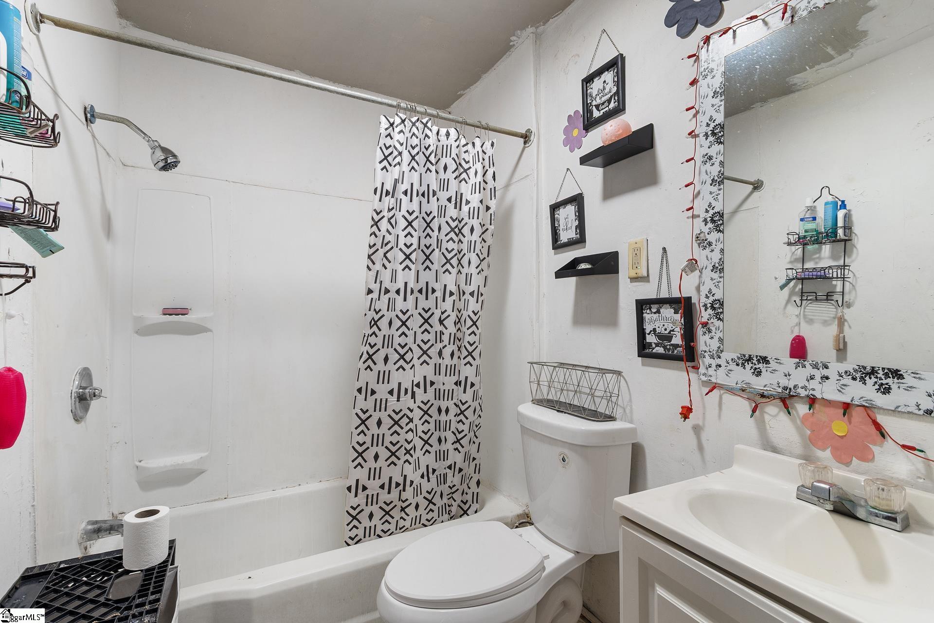103 N Bell Street Clinton, SC 29325