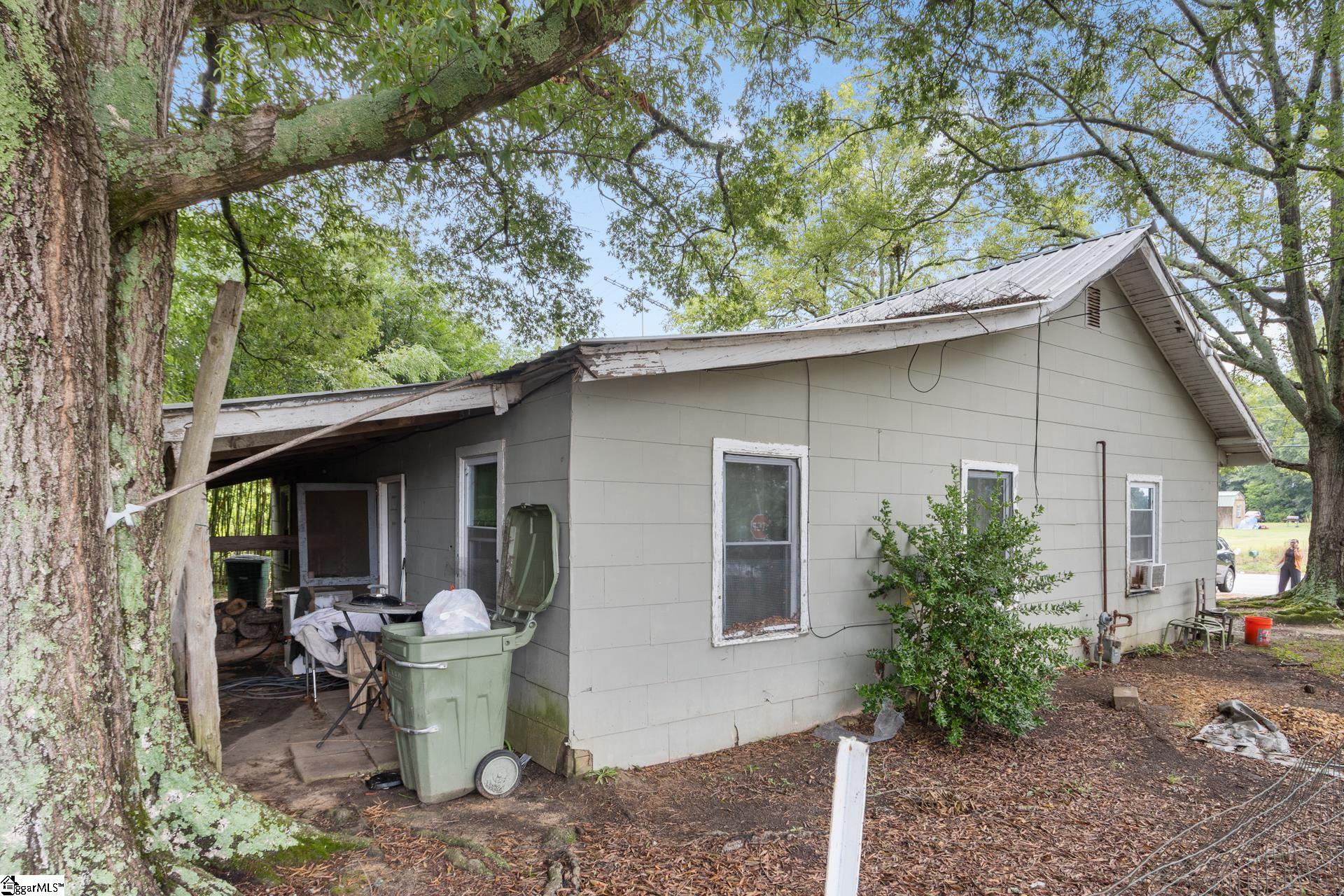 103 N Bell Street Clinton, SC 29325