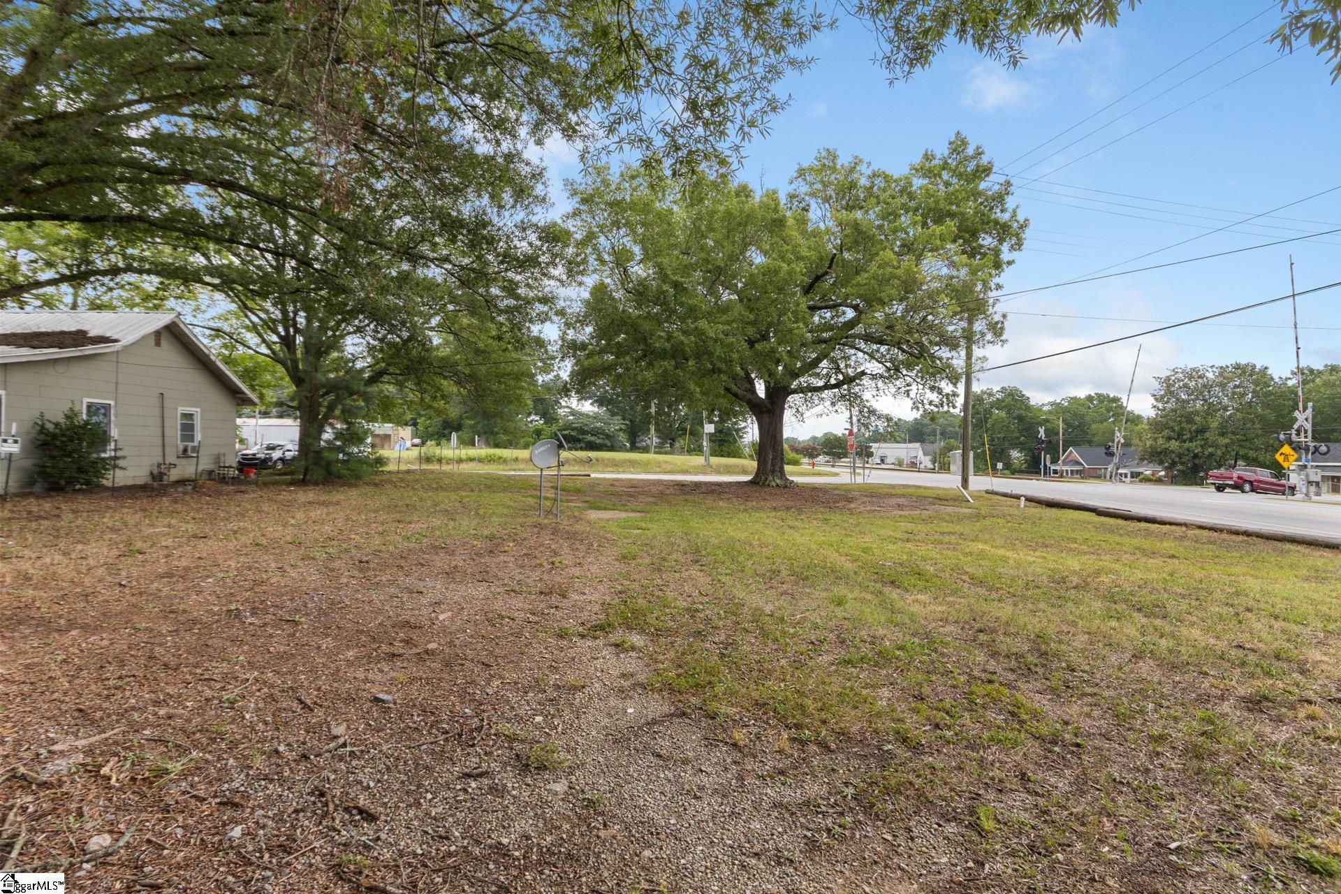 103 N Bell Street Clinton, SC 29325