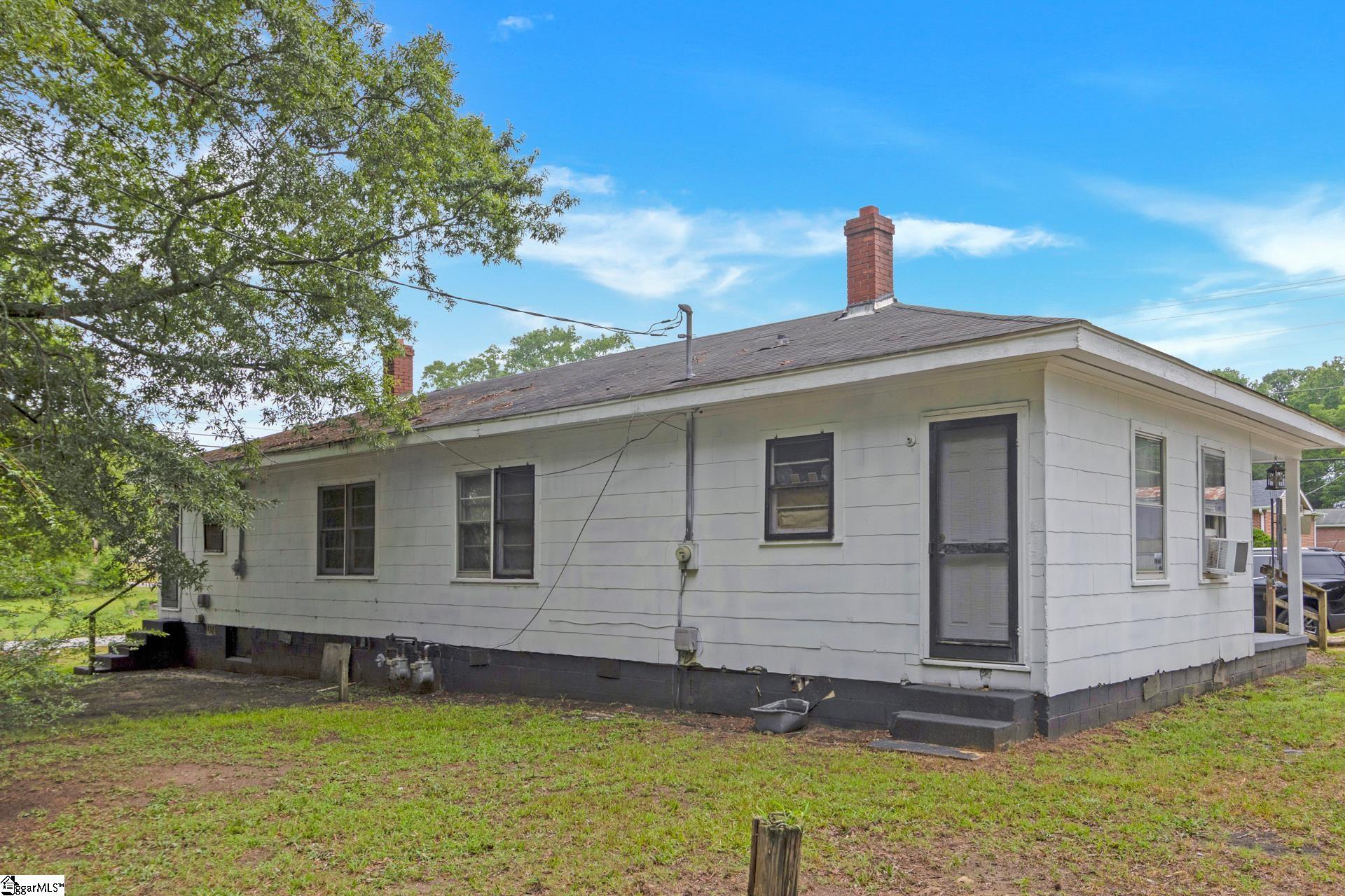 107 & 111 N Bell Street Clinton, SC 29325