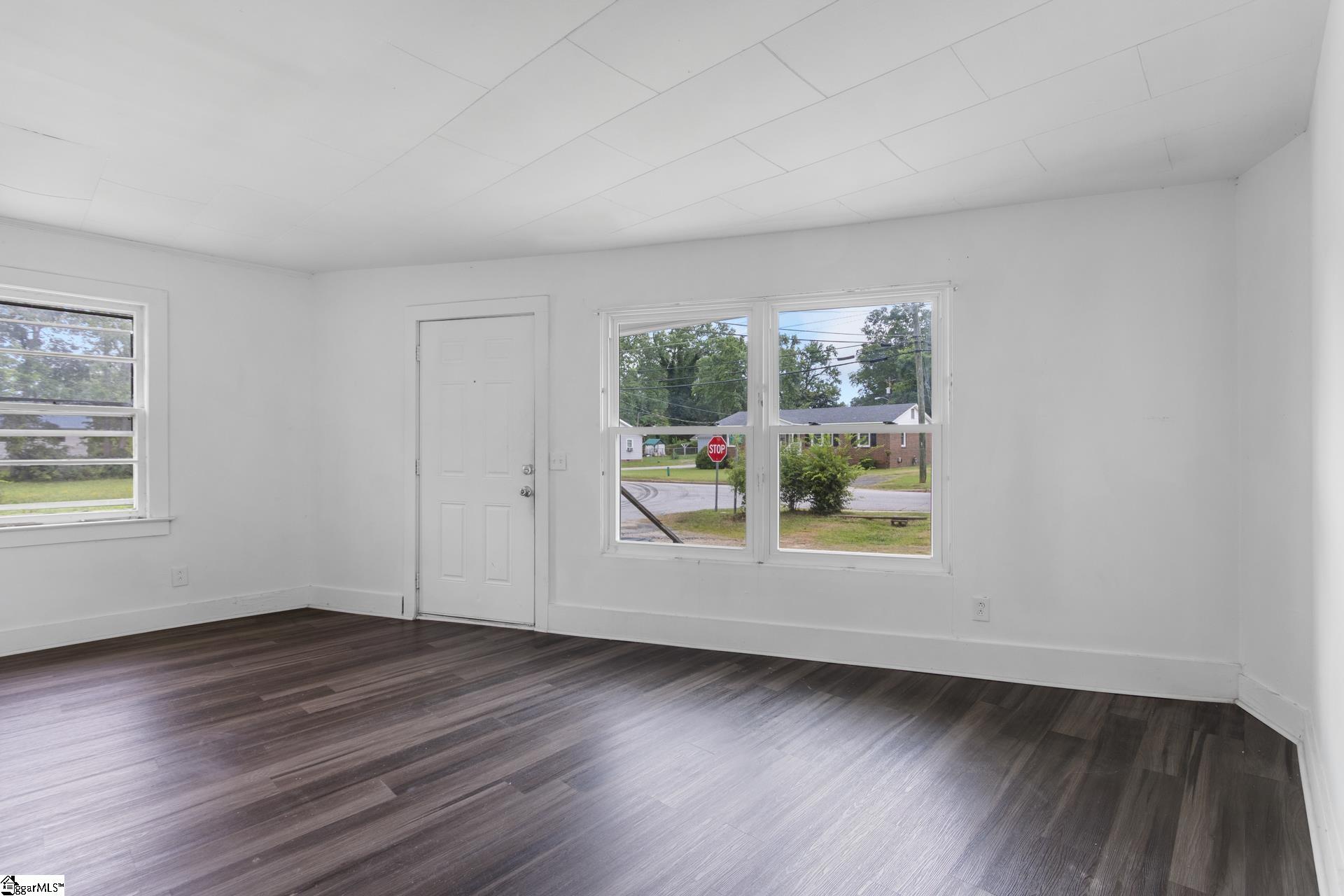 107 & 111 N Bell Street Clinton, SC 29325