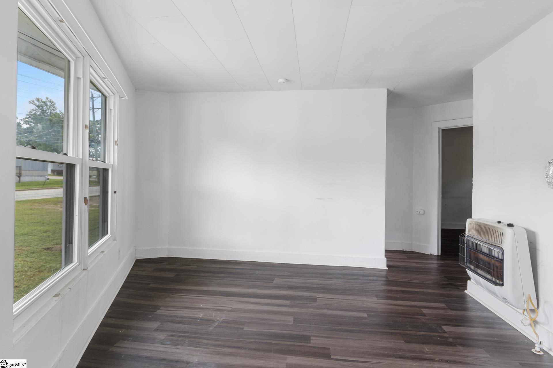 107 & 111 N Bell Street Clinton, SC 29325