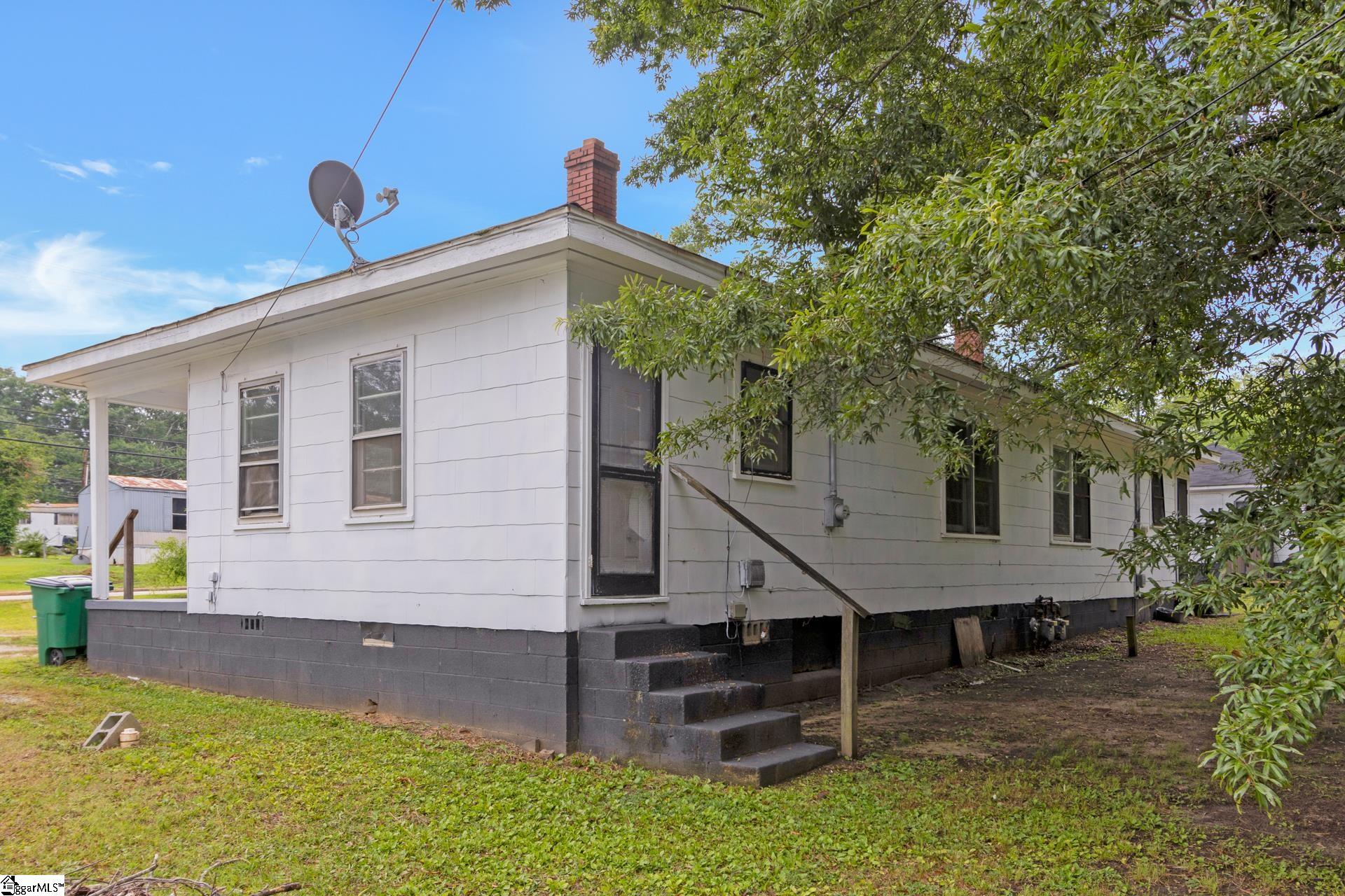 107 & 111 N Bell Street Clinton, SC 29325