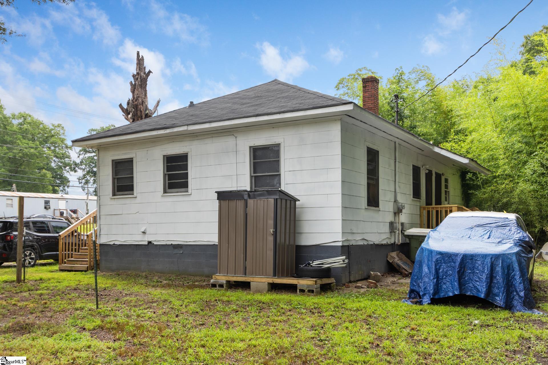 107 & 111 N Bell Street Clinton, SC 29325
