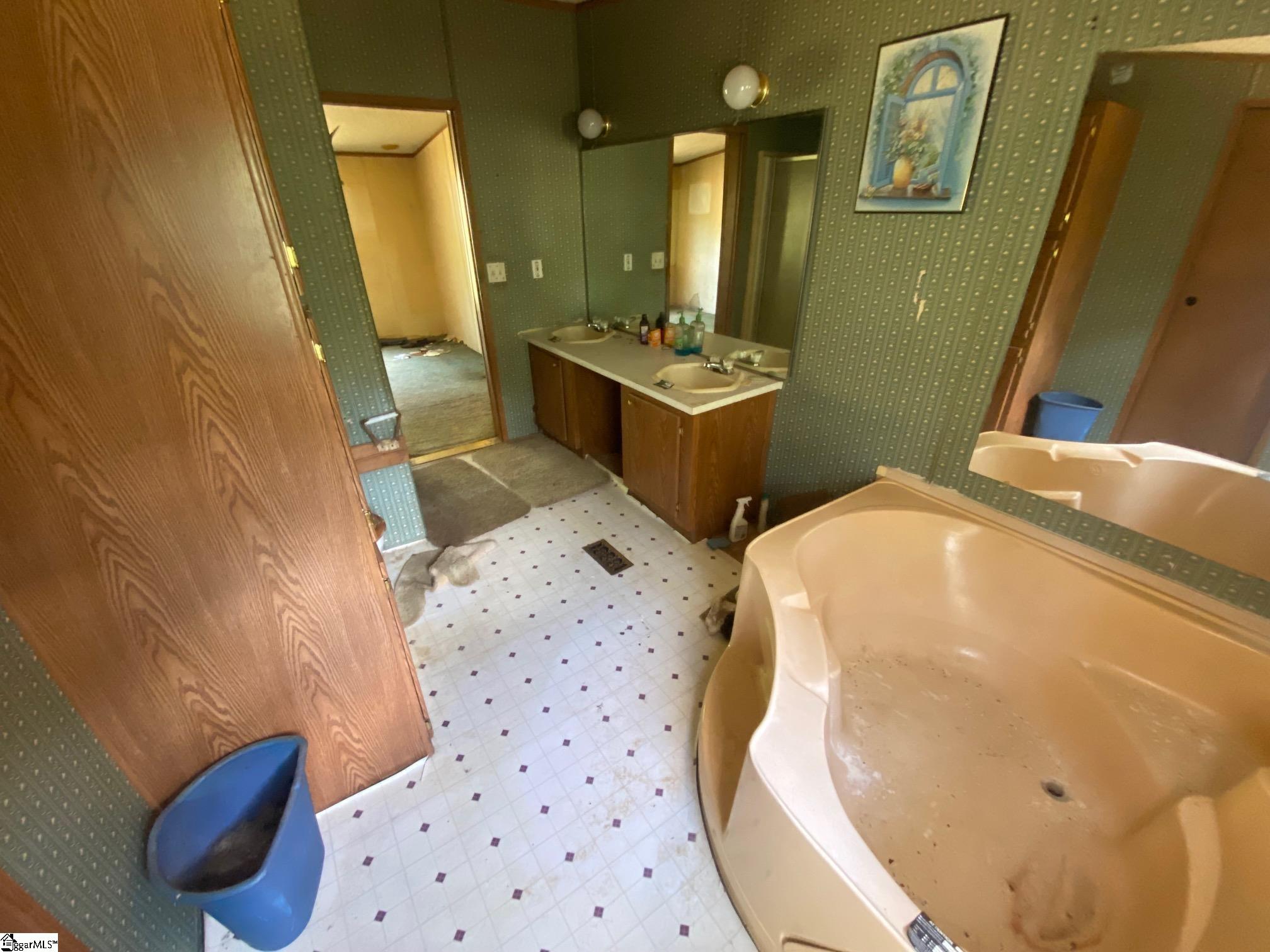 124 Lucille Drive Gray Court, SC 29645