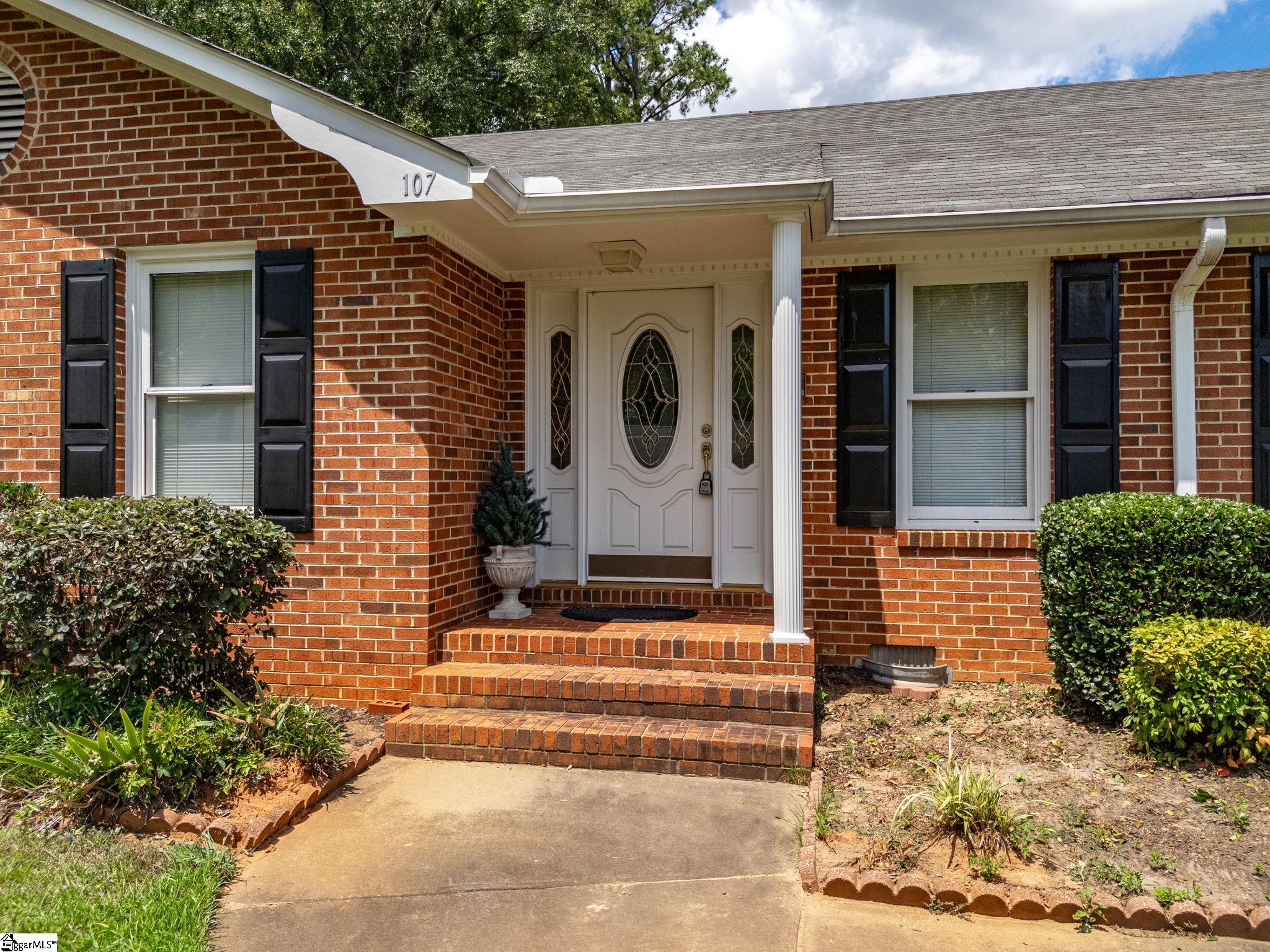 107 Gable Court Spartanburg, SC 29307-224