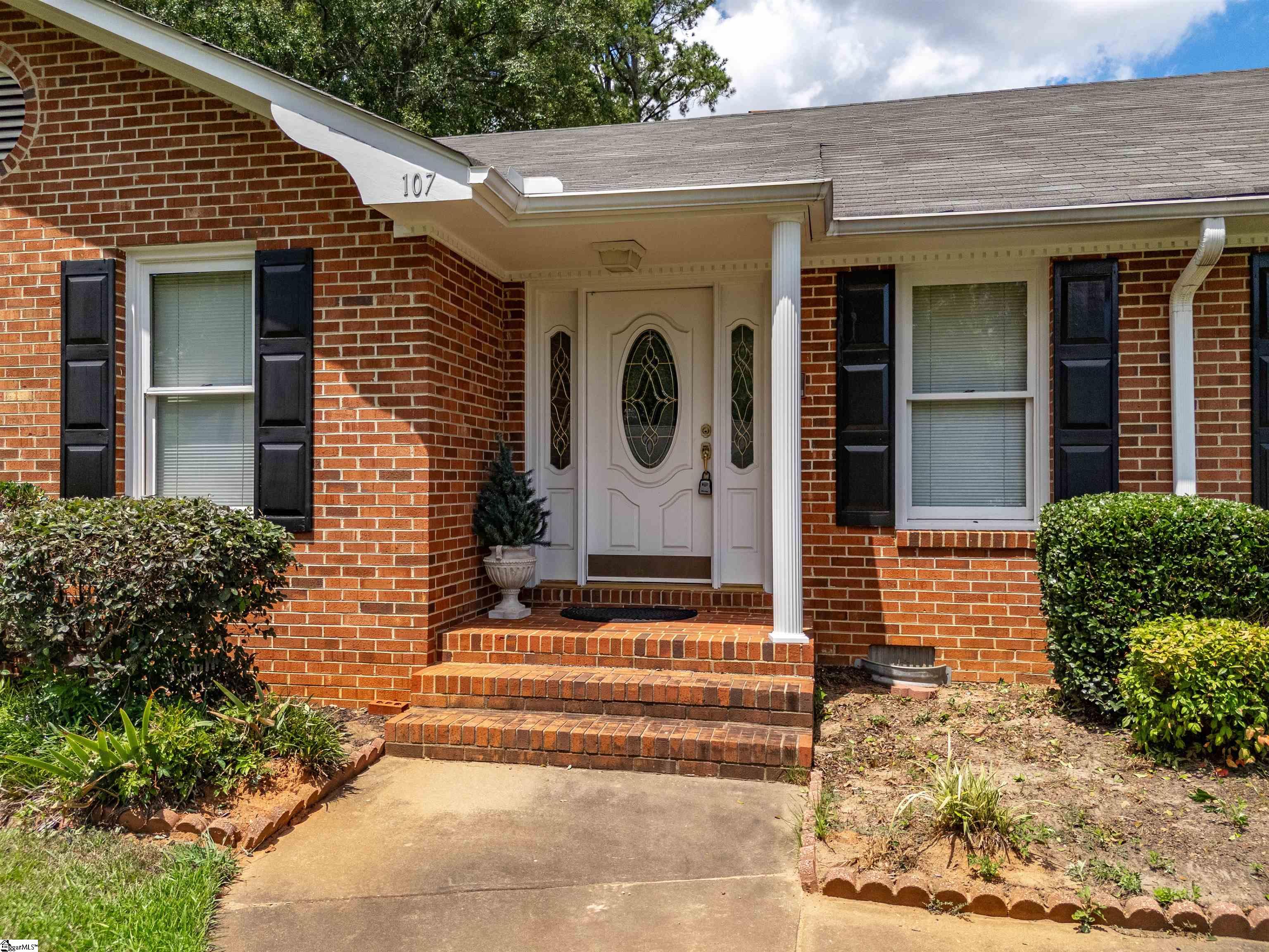 107 Gable Court Spartanburg, SC 29307-224