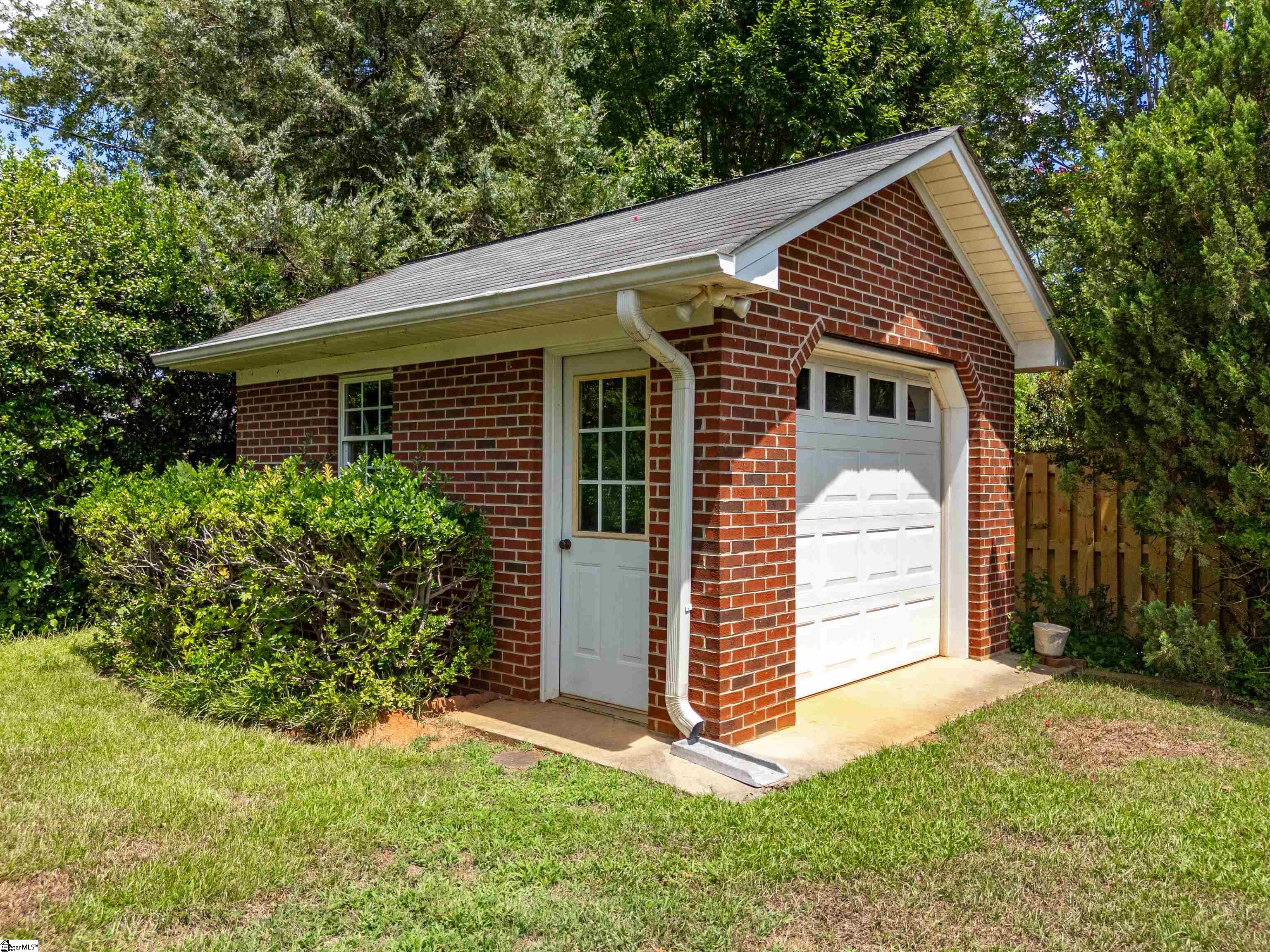 107 Gable Court Spartanburg, SC 29307-224