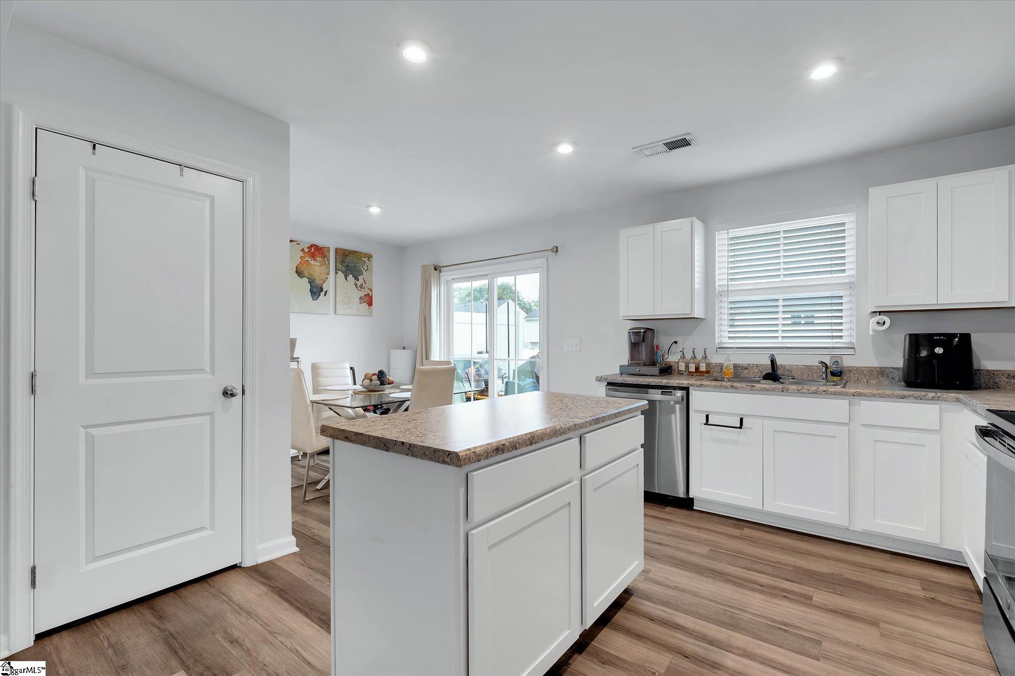 121 Fernside Court Greenville, SC 29617