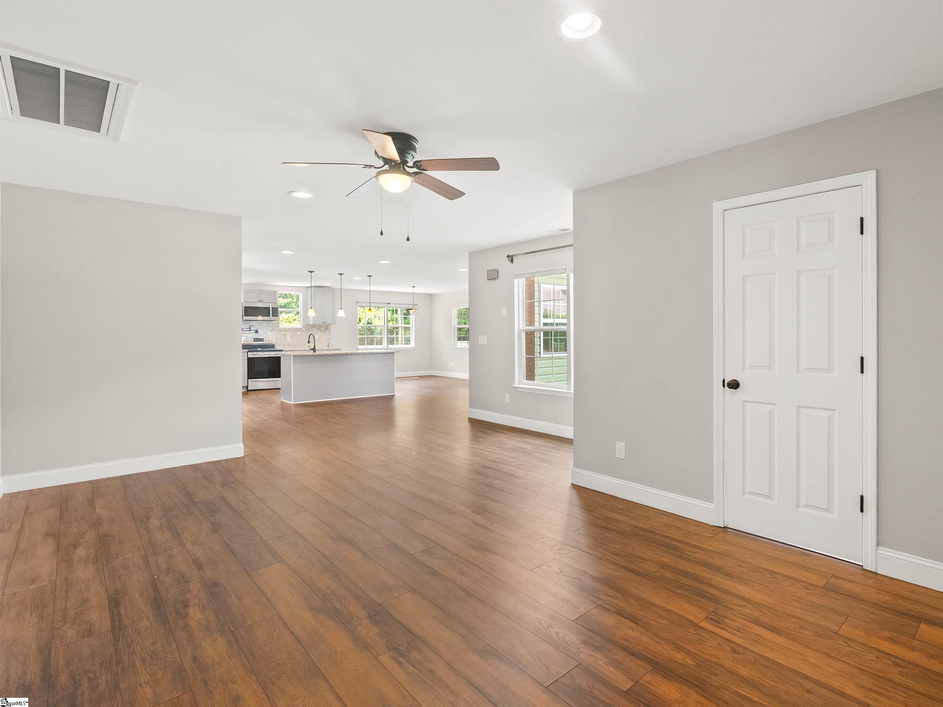 10 N Rockview Drive Greenville, SC 29609