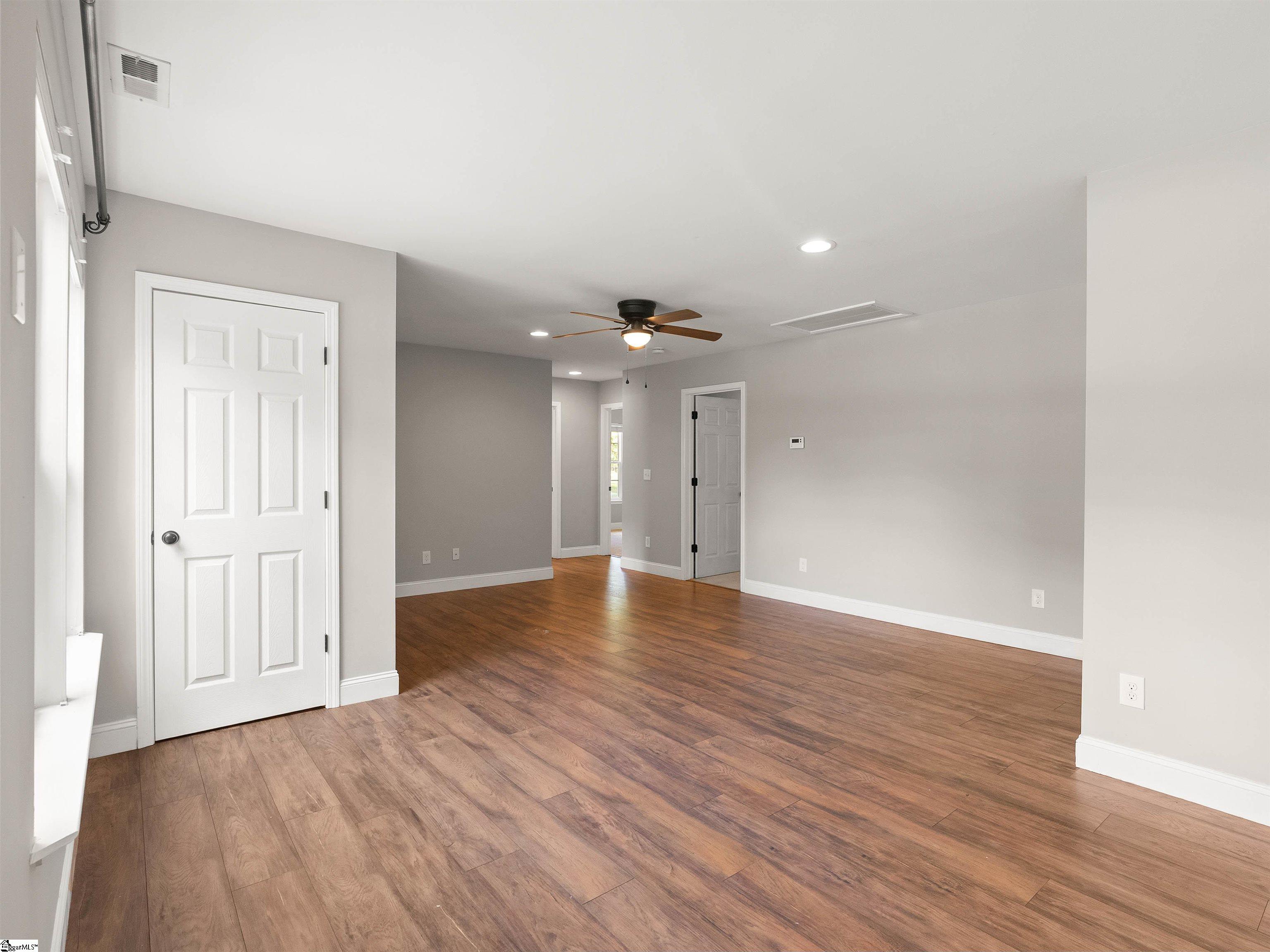 10 N Rockview Drive Greenville, SC 29609