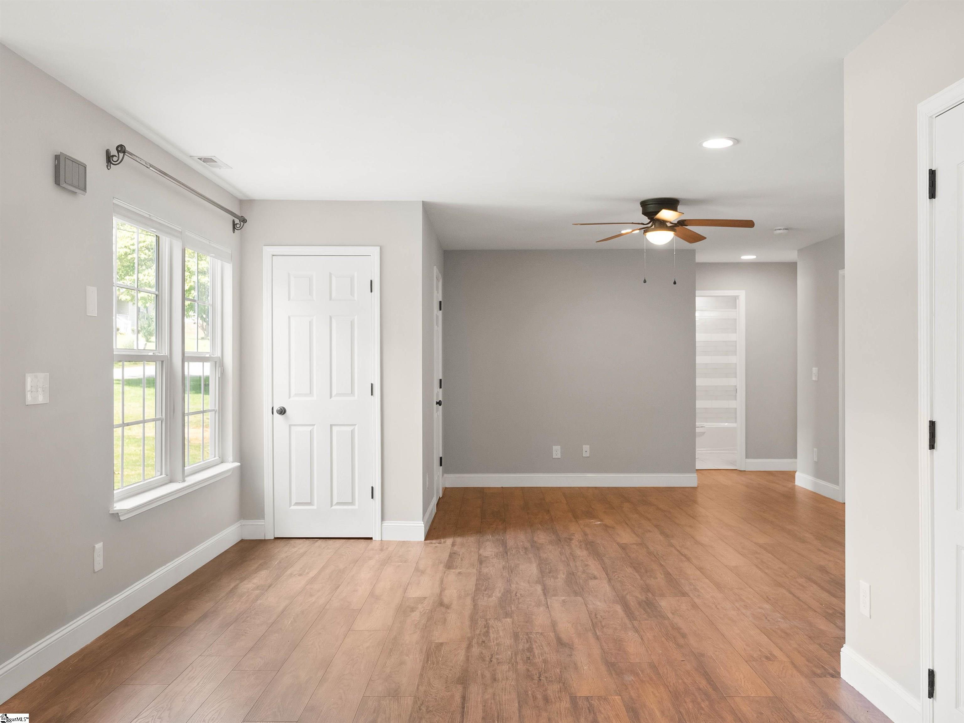 10 N Rockview Drive Greenville, SC 29609