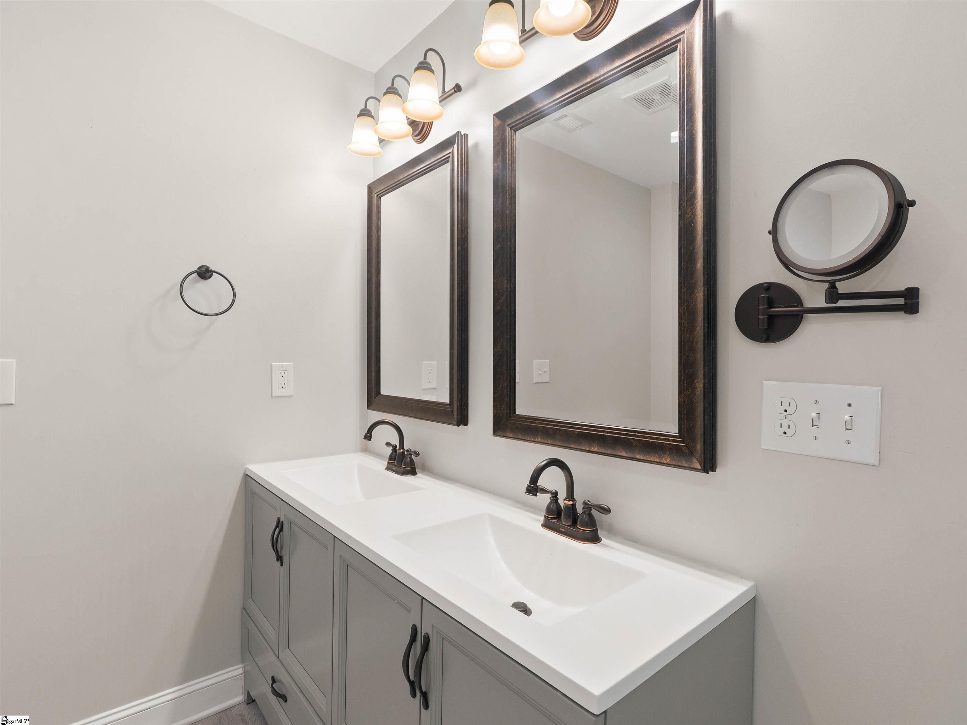 10 N Rockview Drive Greenville, SC 29609