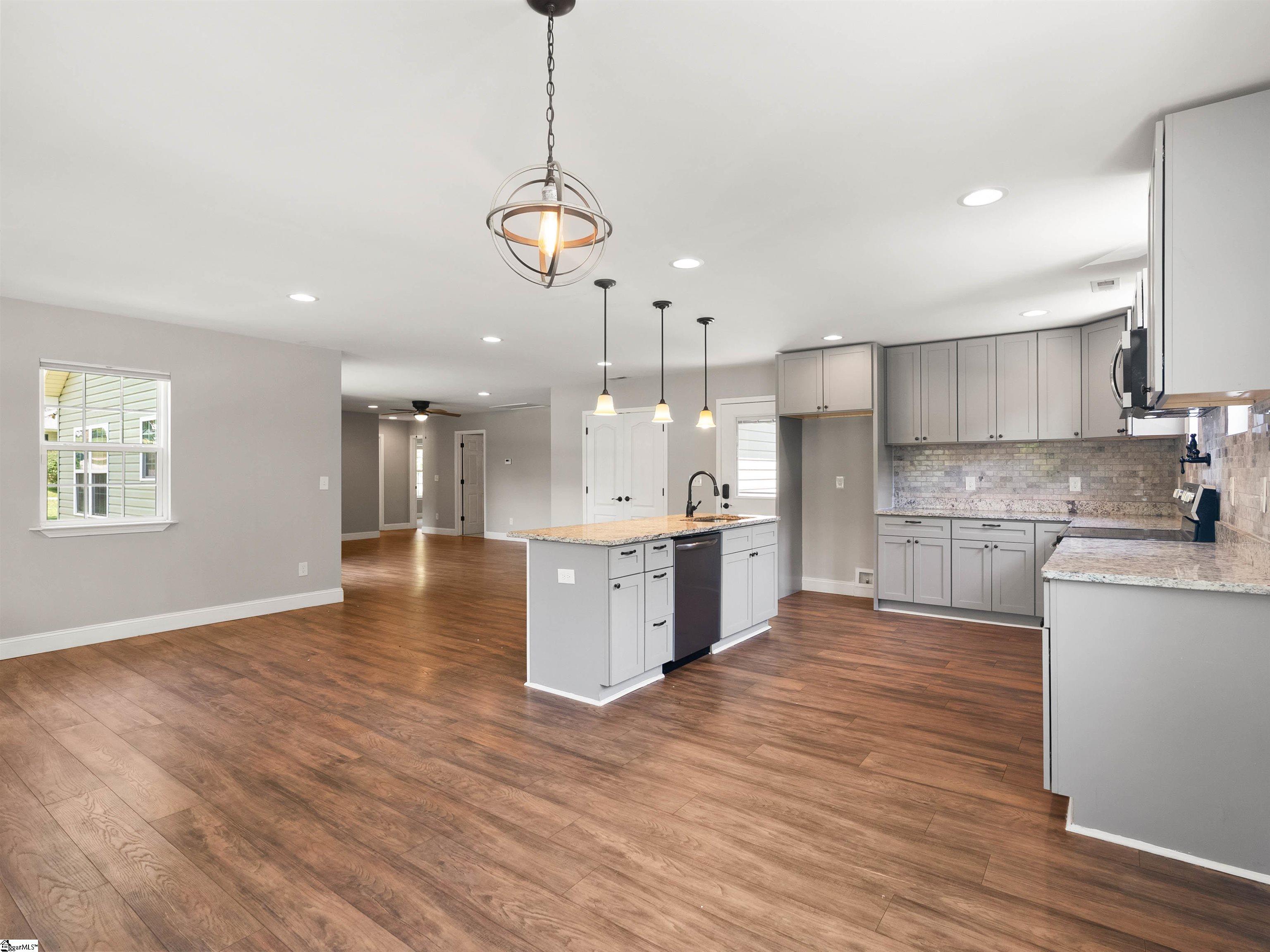 10 N Rockview Drive Greenville, SC 29609