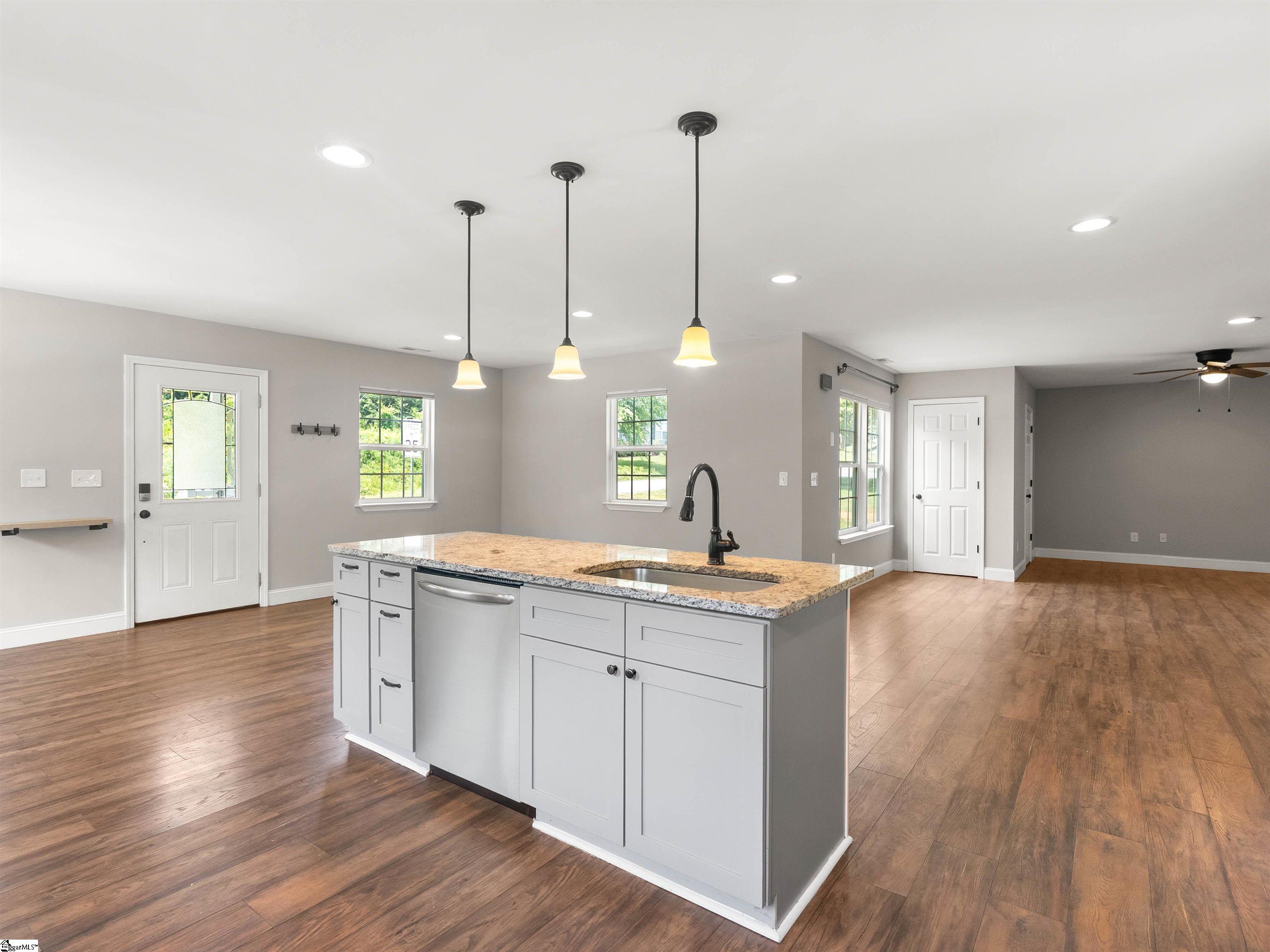 10 N Rockview Drive Greenville, SC 29609