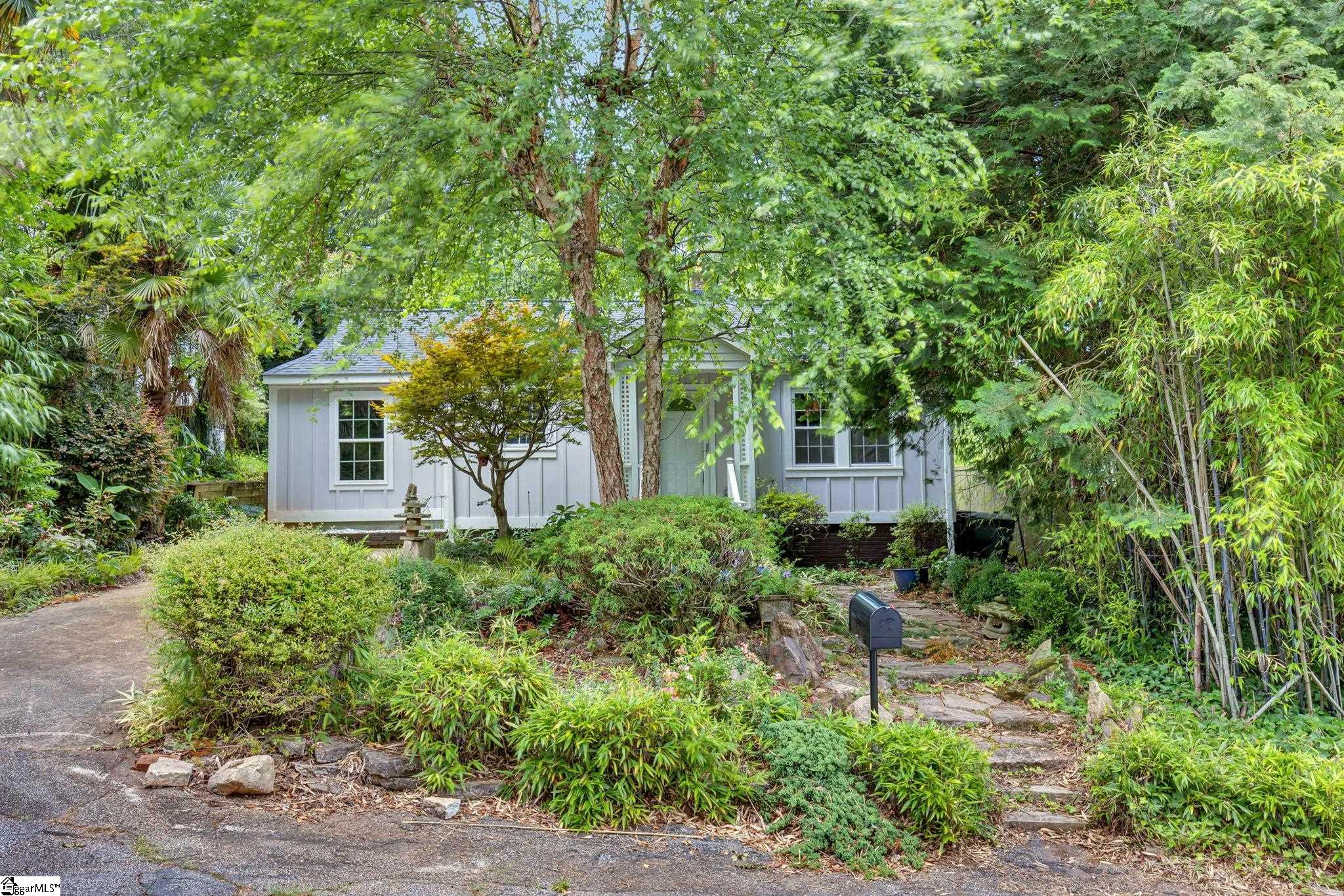 14 Dixie Avenue Greenville, SC 29607-1420