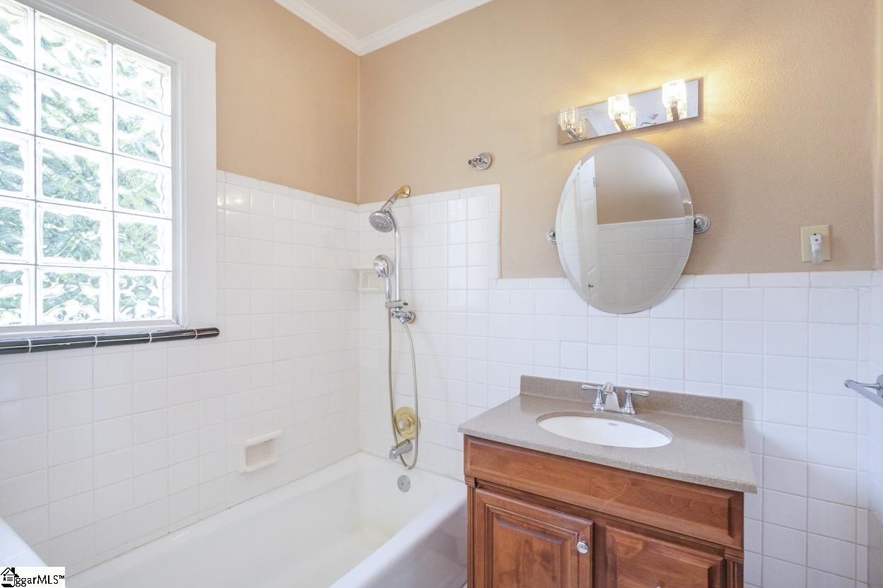560 Athens Street Hartwell, GA 30643