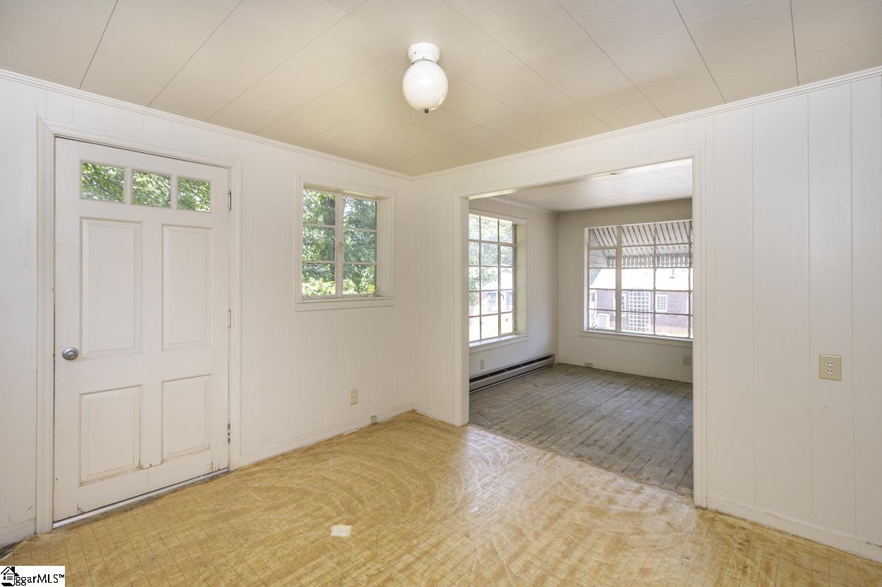 560 Athens Street Hartwell, GA 30643