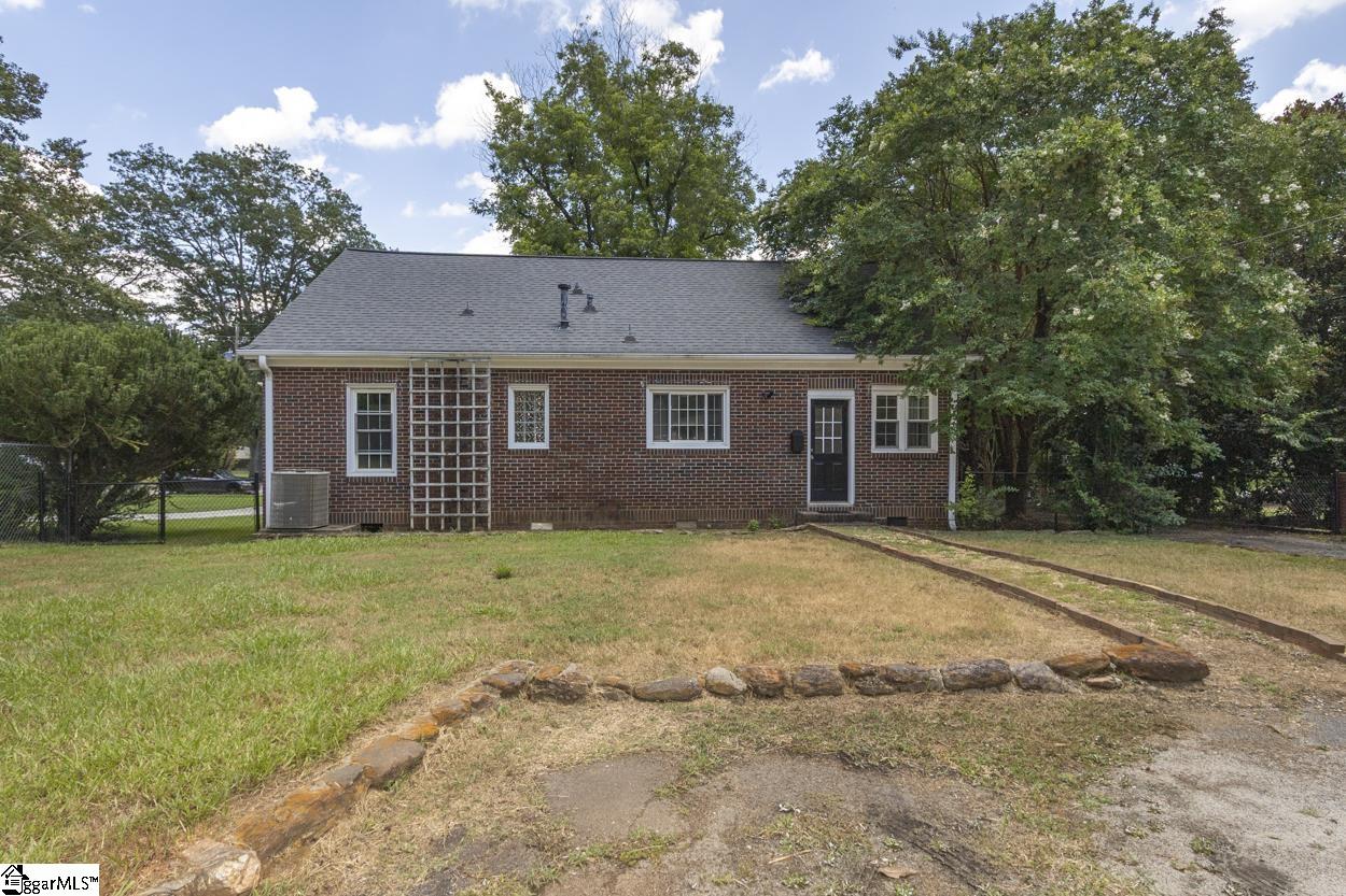 560 Athens Street Hartwell, GA 30643