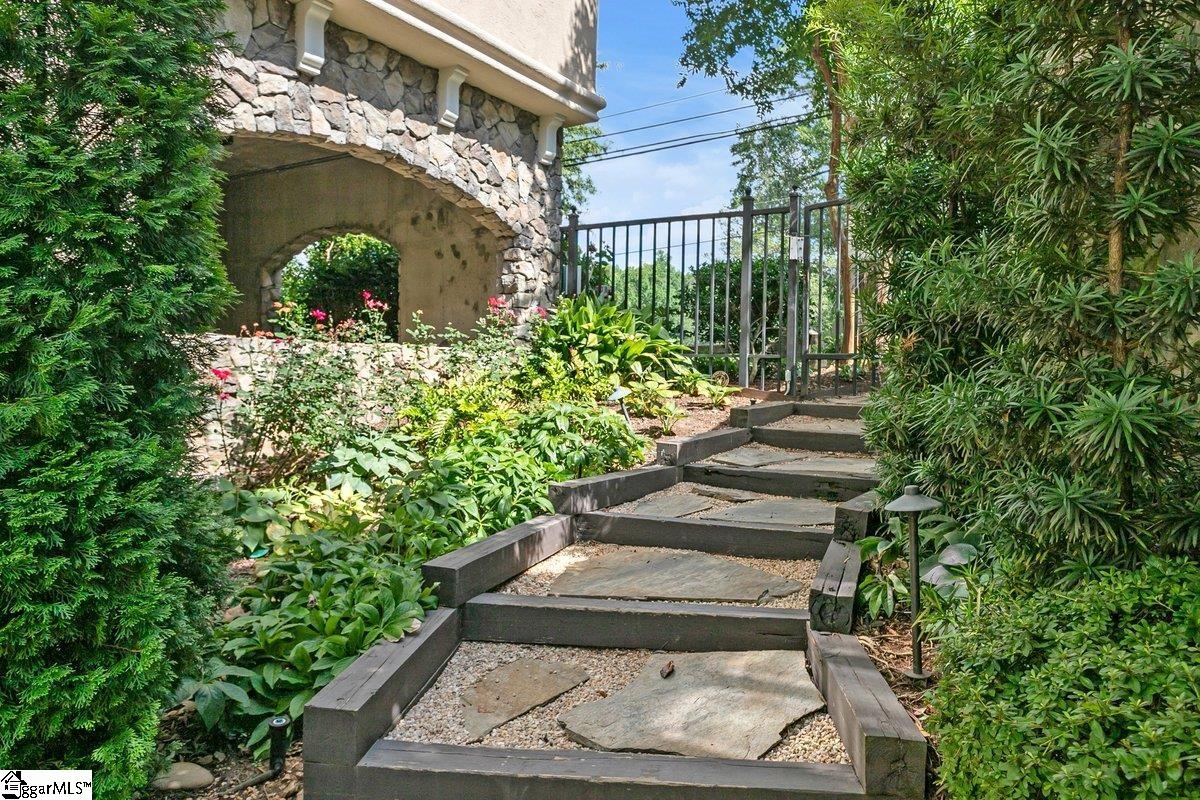 1209 E Washington Street UNIT Unit 102 Greenville, SC 29601