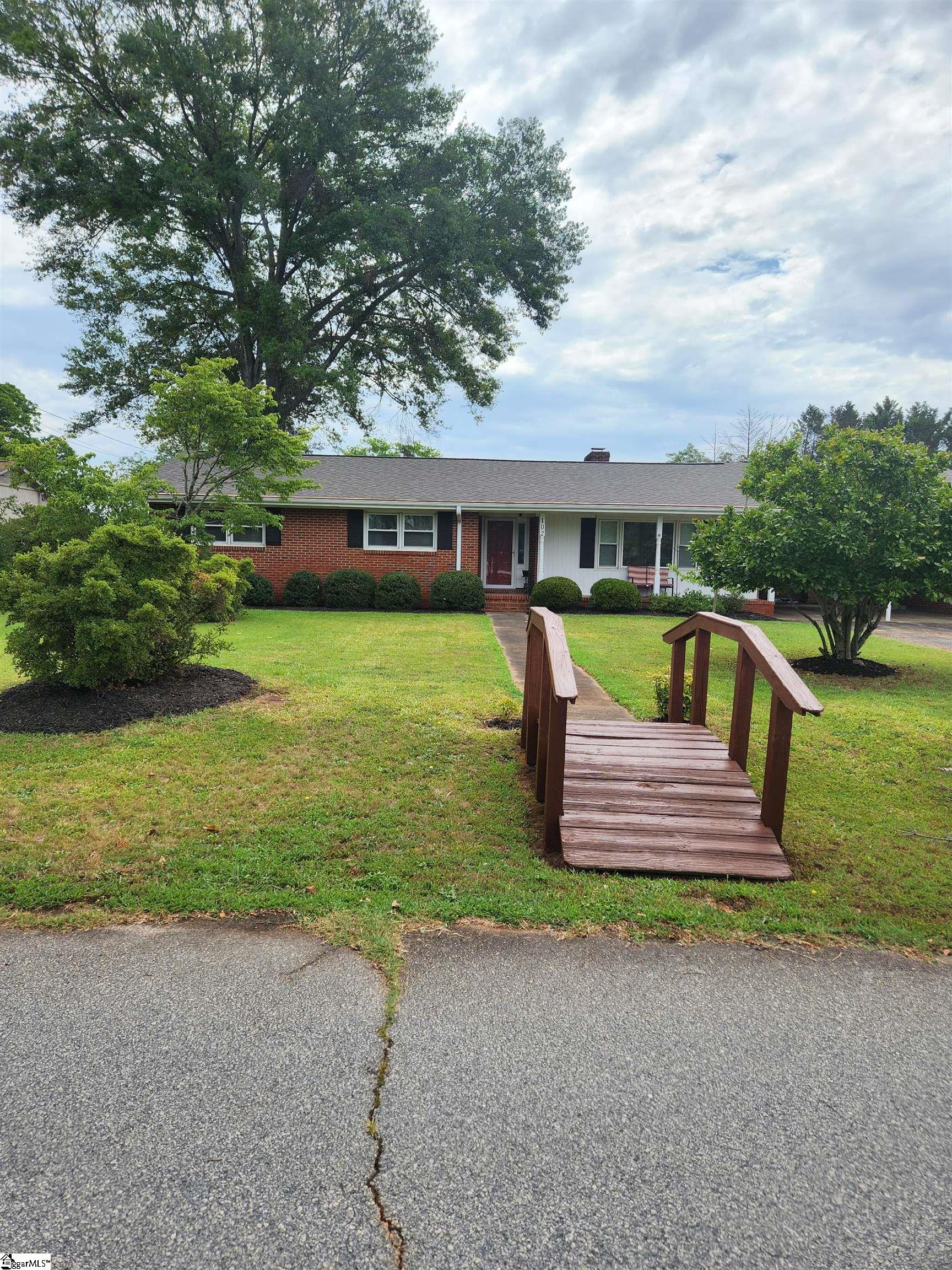 102 James Street Easley, SC 29642