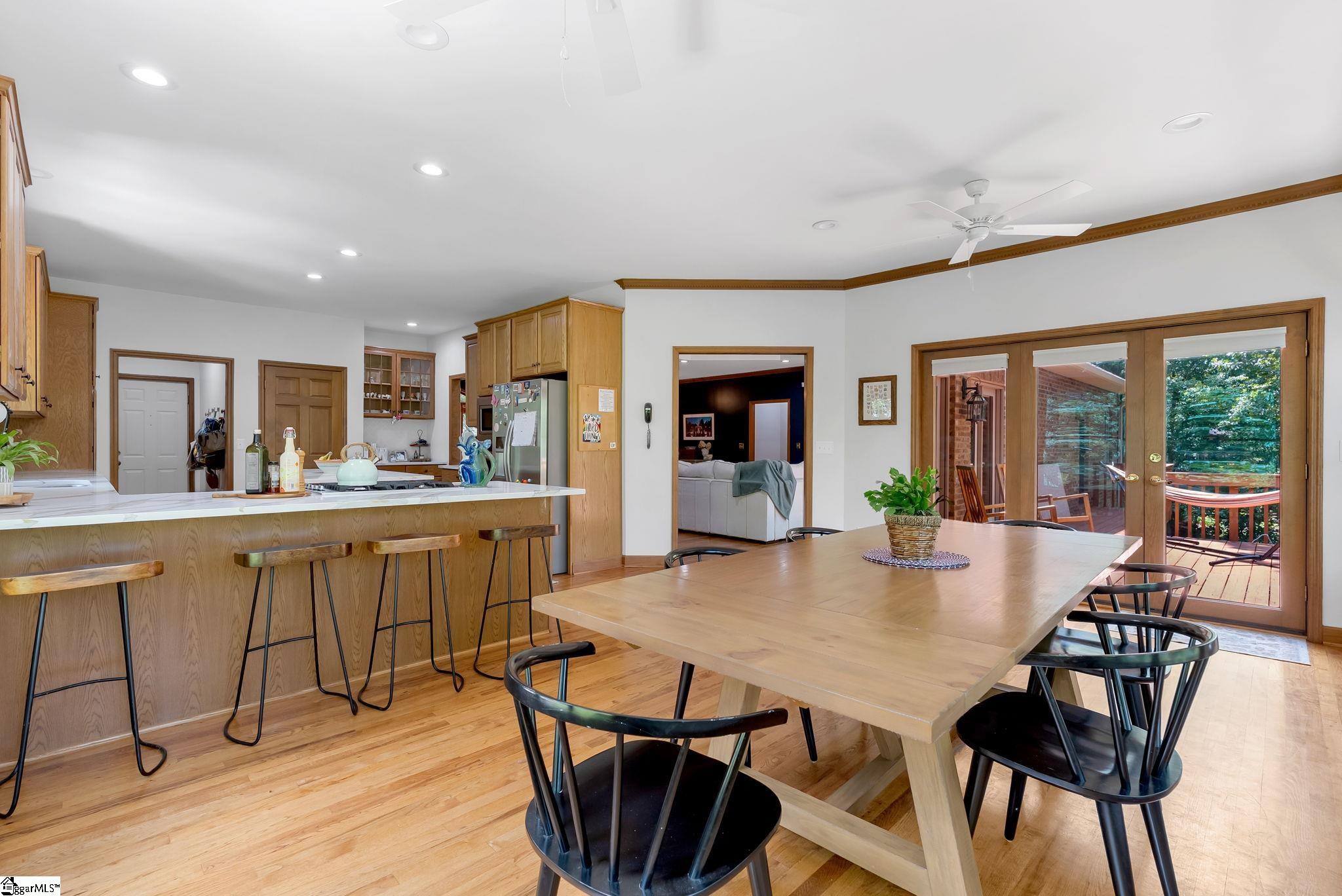 124 Lake Point Drive Taylors, SC 29687