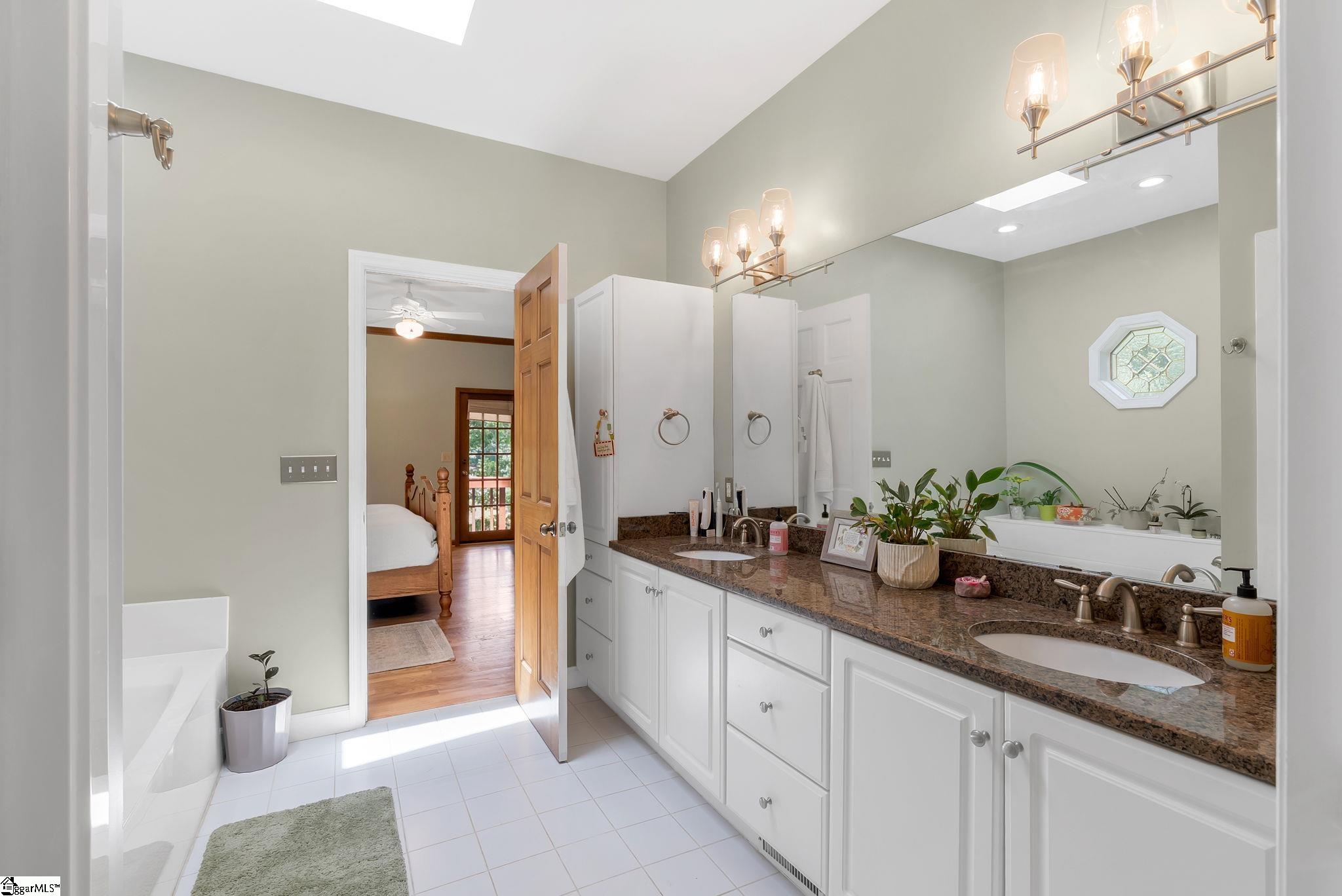 124 Lake Point Drive Taylors, SC 29687