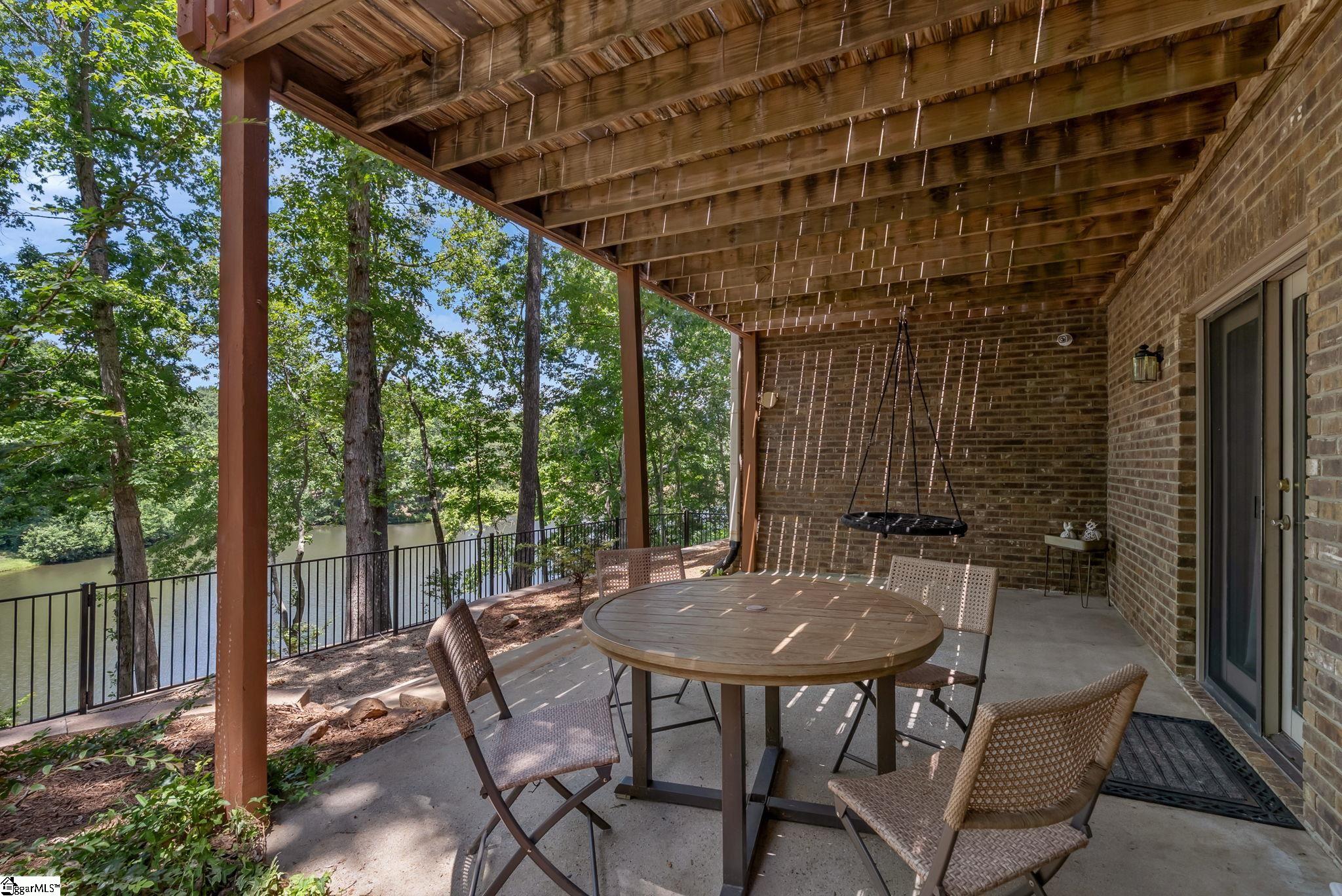 124 Lake Point Drive Taylors, SC 29687