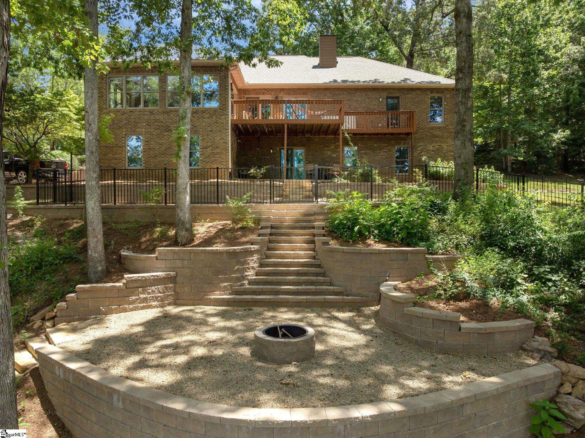 124 Lake Point Drive Taylors, SC 29687
