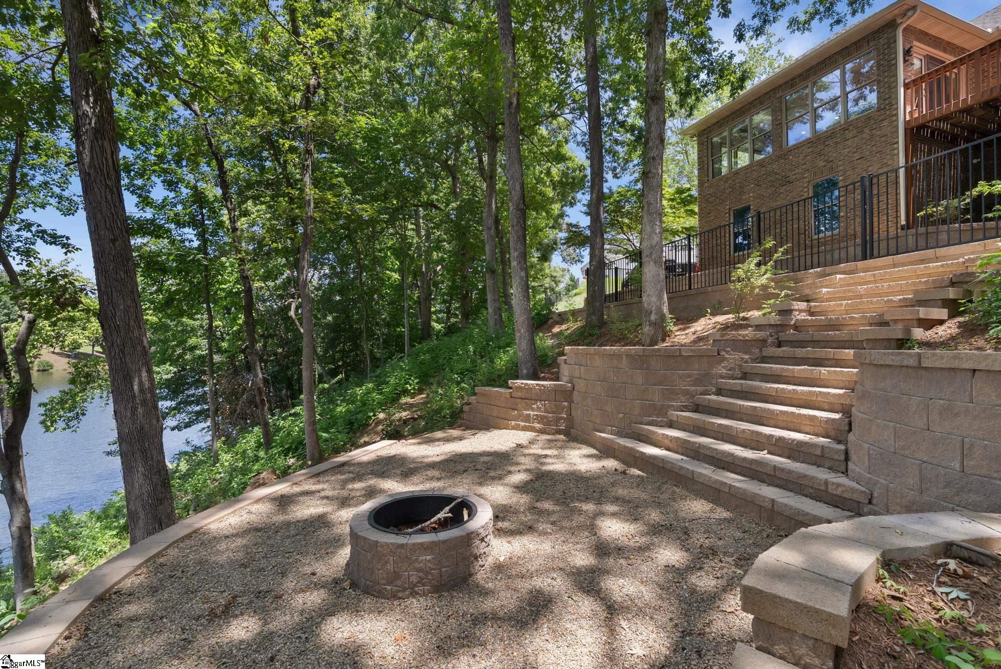 124 Lake Point Drive Taylors, SC 29687