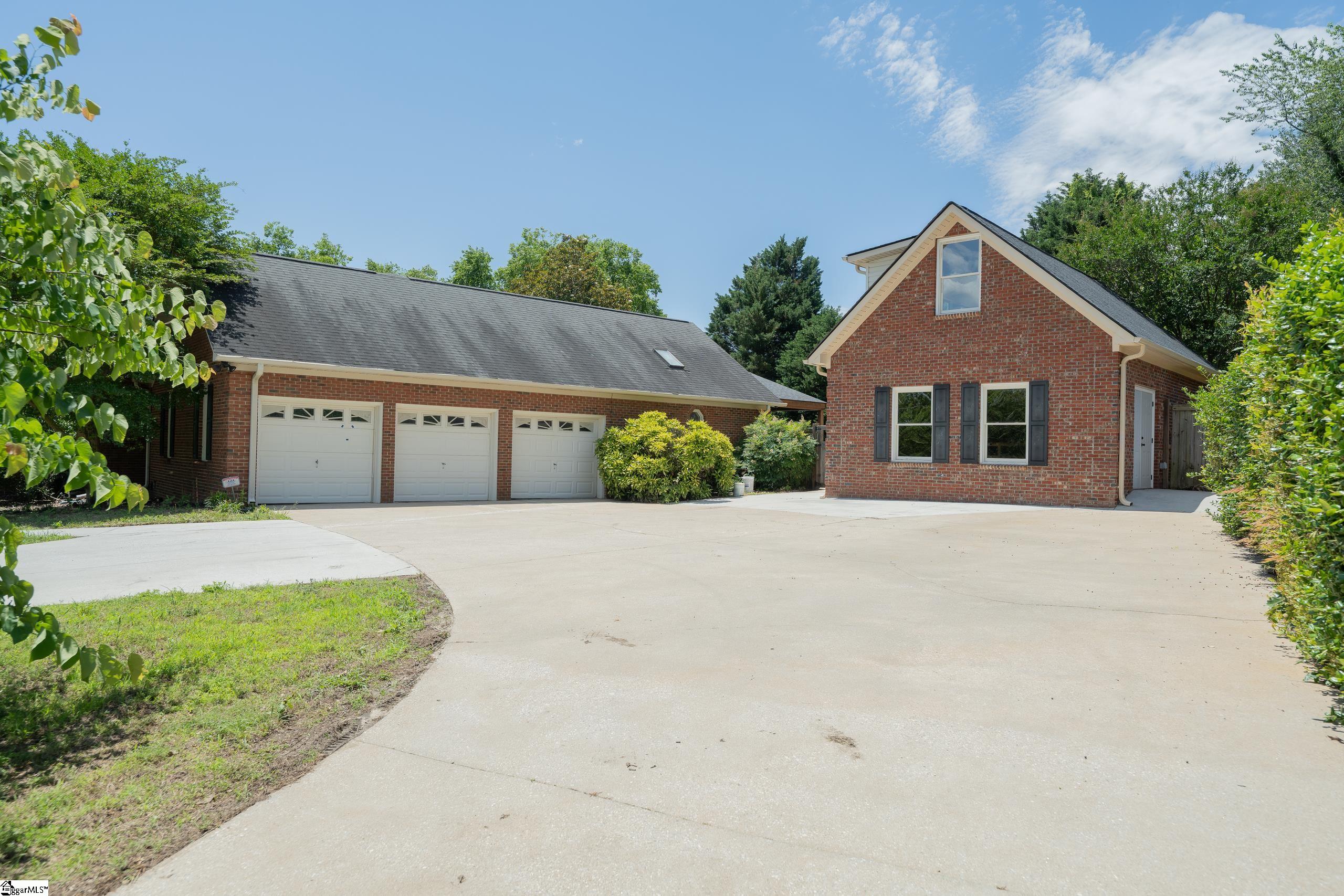 322 N Rutherford Road Greer, SC 29651